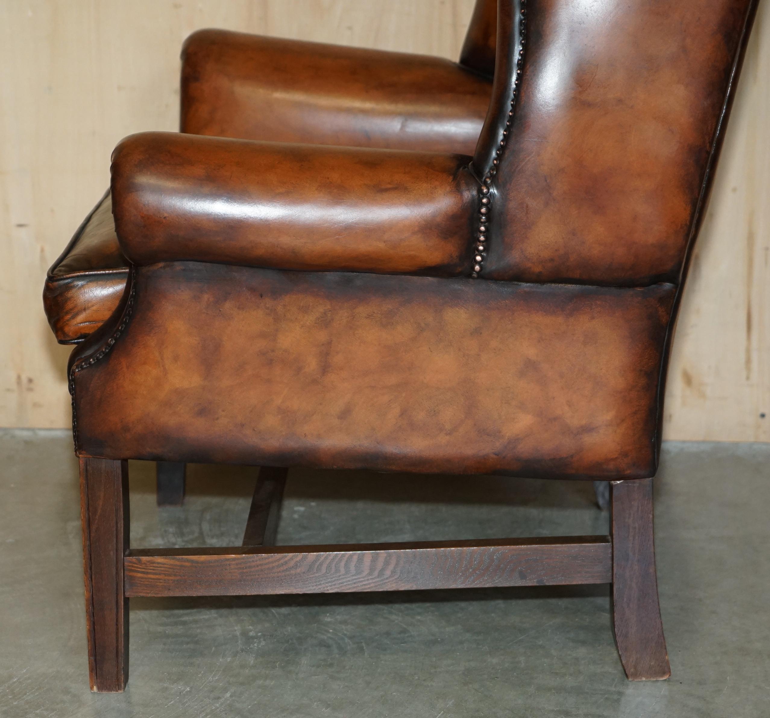 COMFORTABLE FAUTEUIL D'ACCOMPAGNEMENT WHiSKEY RESTAURÉ EN CUIR BRUN TUFTÉ CHESTERFIELD WINGBACK en vente 10