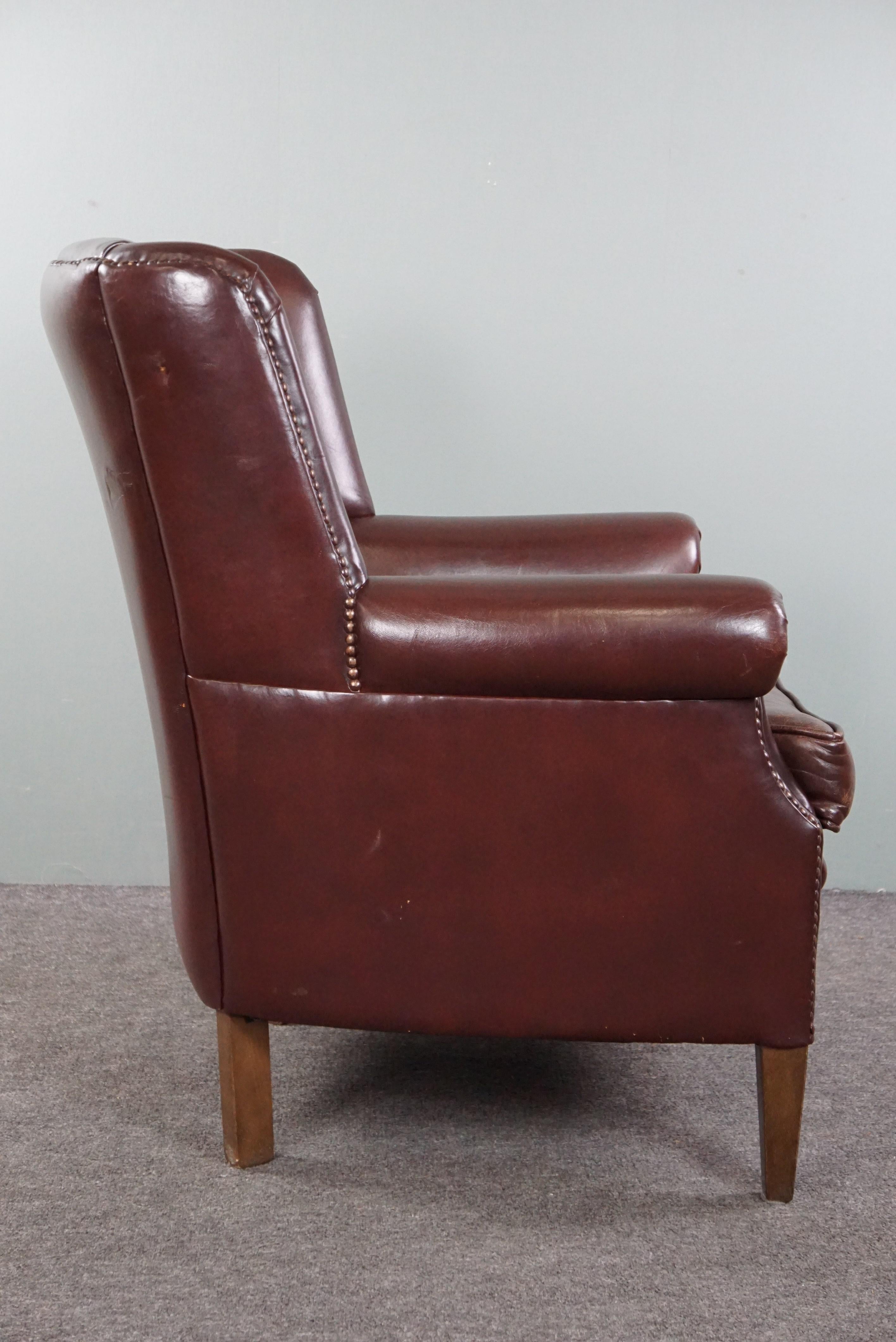 Comfortable sheep leather armchair in a beautiful warm color In Good Condition For Sale In Harderwijk, NL