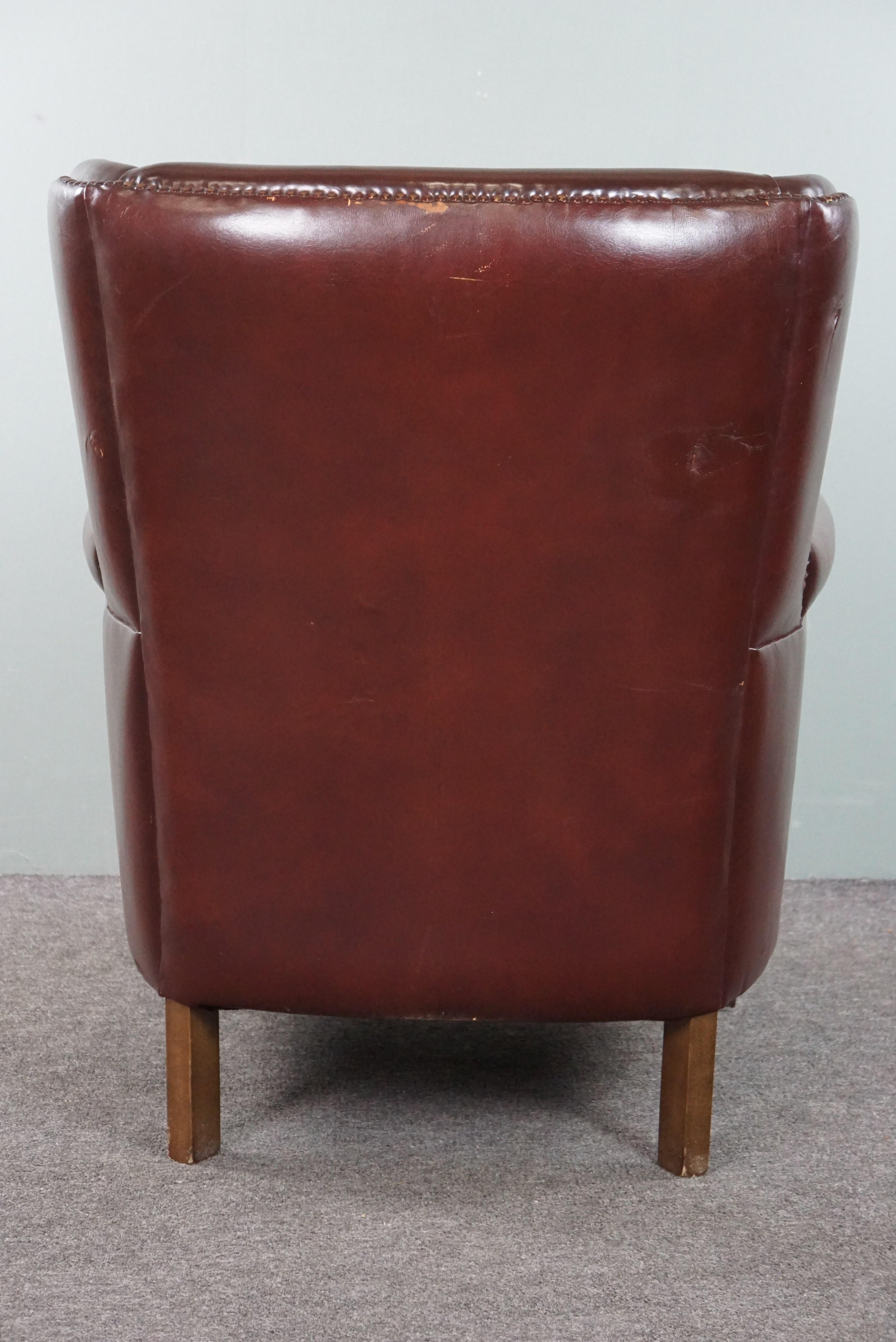 Late 20th Century Comfortable sheep leather armchair in a beautiful warm color For Sale