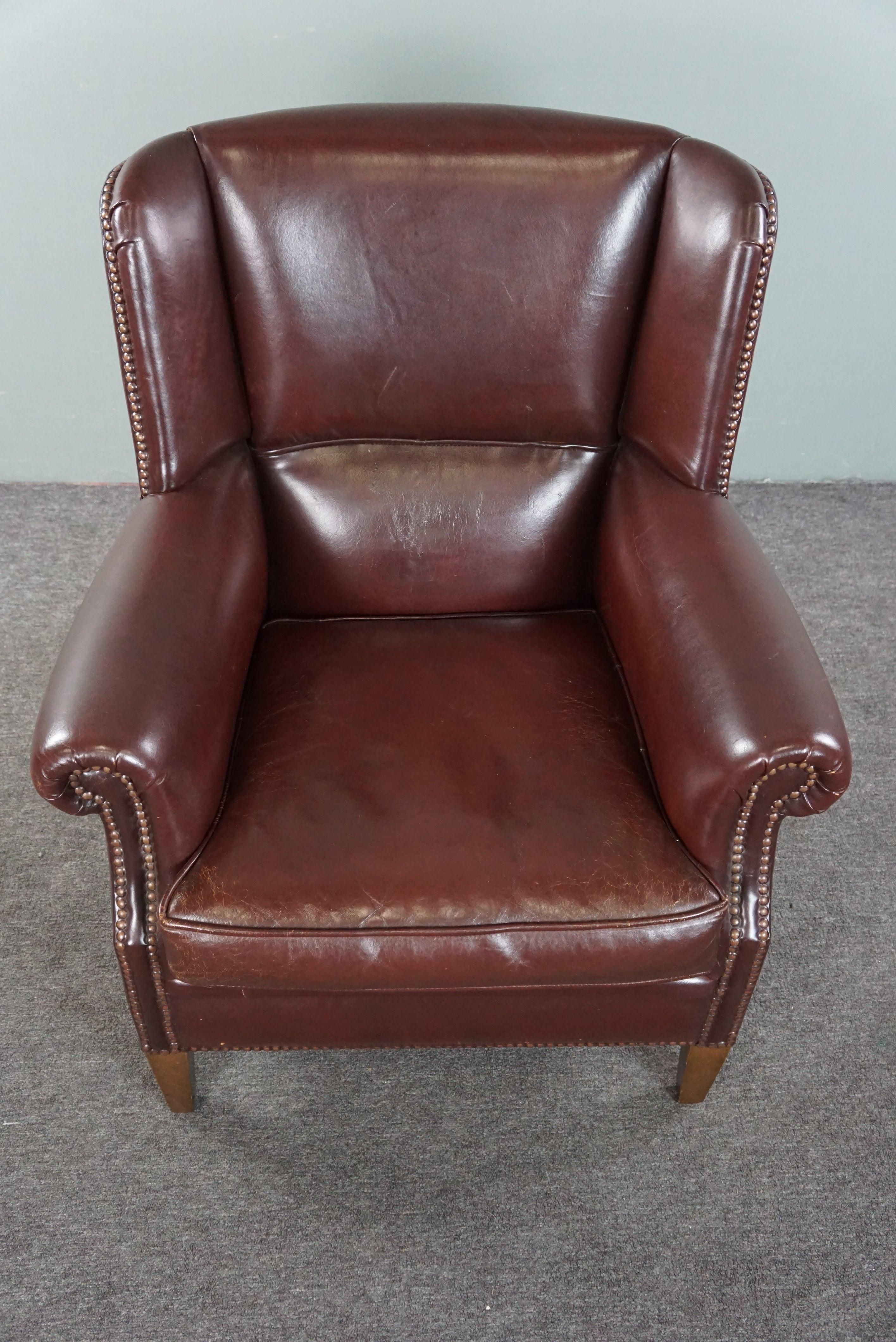 Comfortable sheep leather armchair in a beautiful warm color For Sale 1