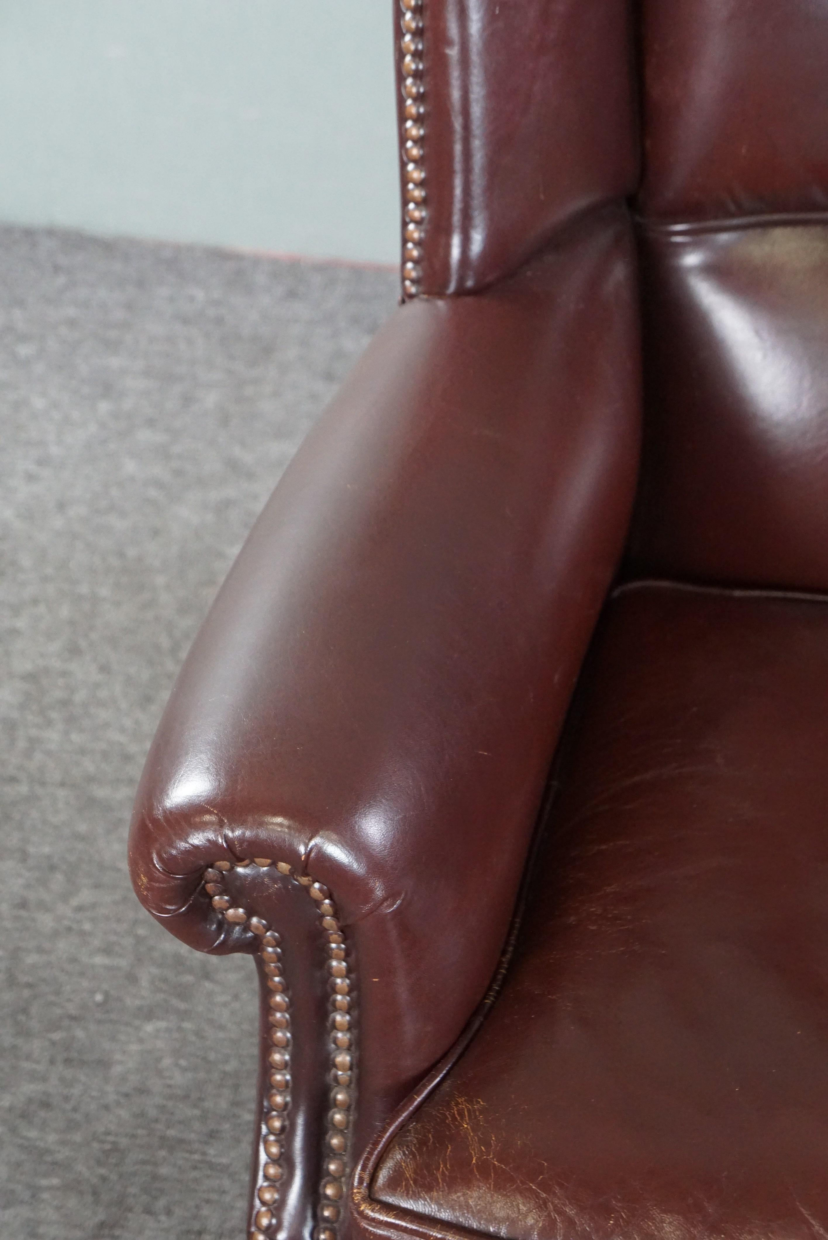 Comfortable sheep leather armchair in a beautiful warm color For Sale 2