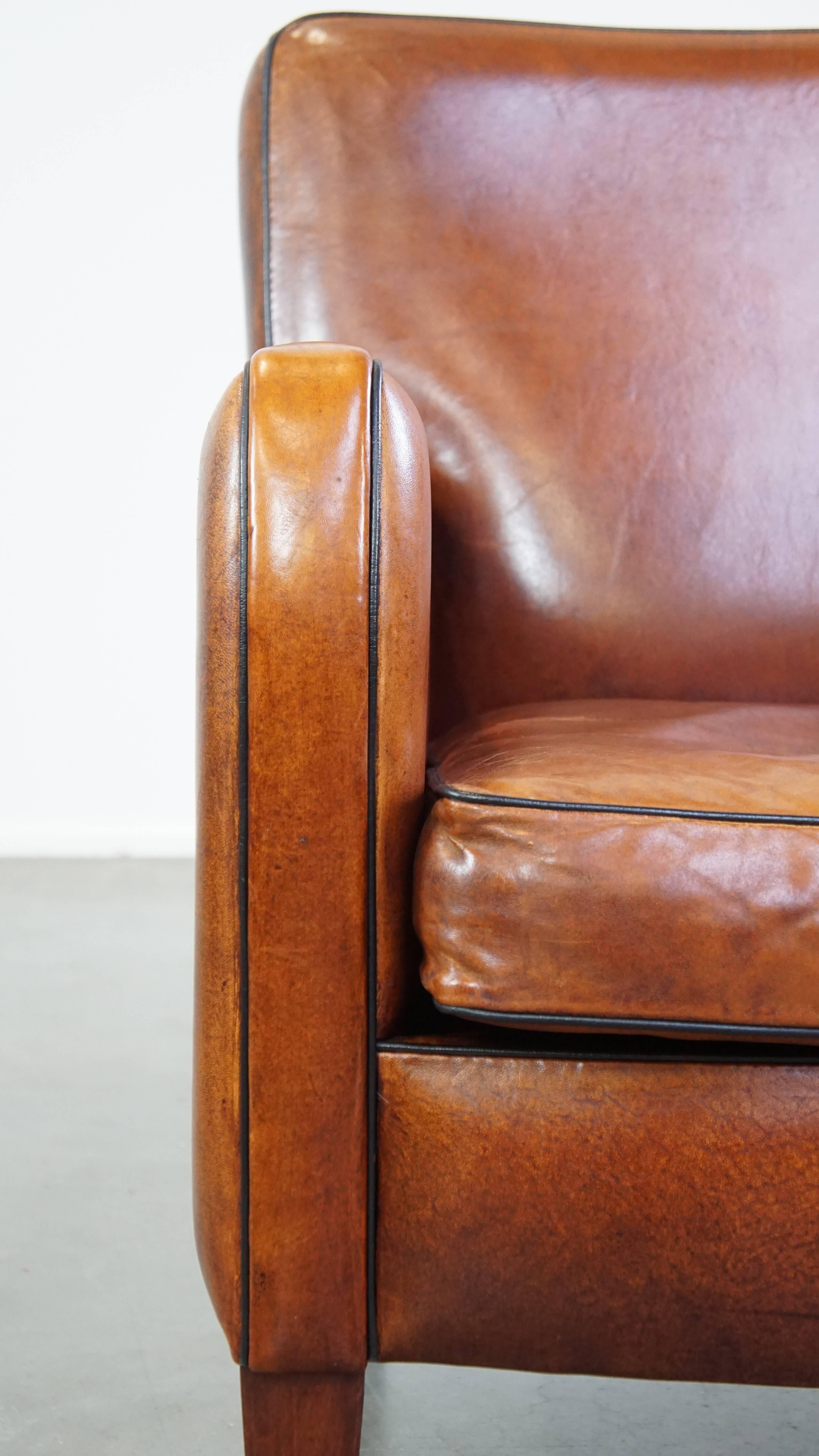 Comfortable sheep leather armchair with a beautiful finish and stunning colors For Sale 5