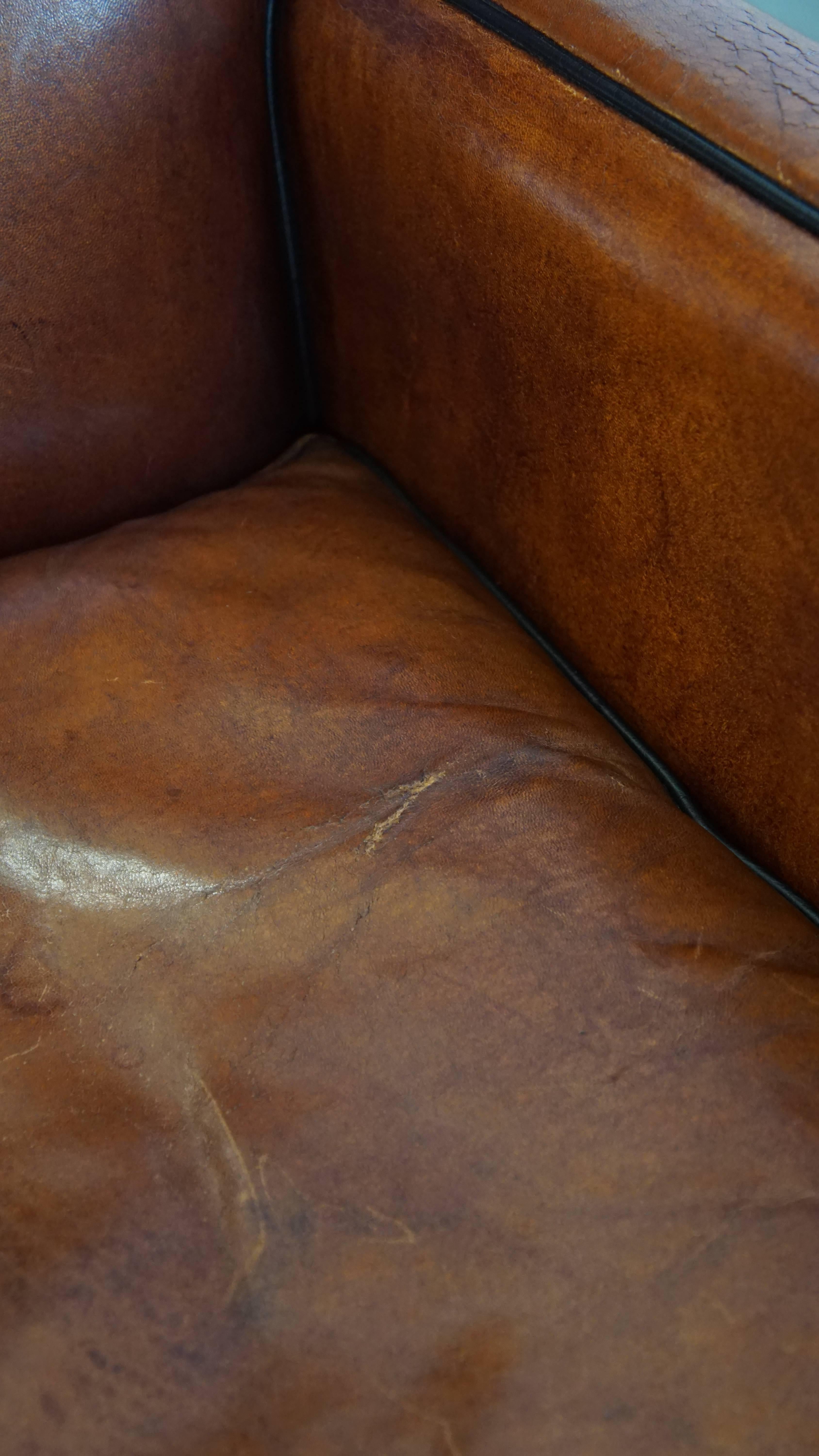 Comfortable sheep leather armchair with a beautiful finish and stunning colors For Sale 6