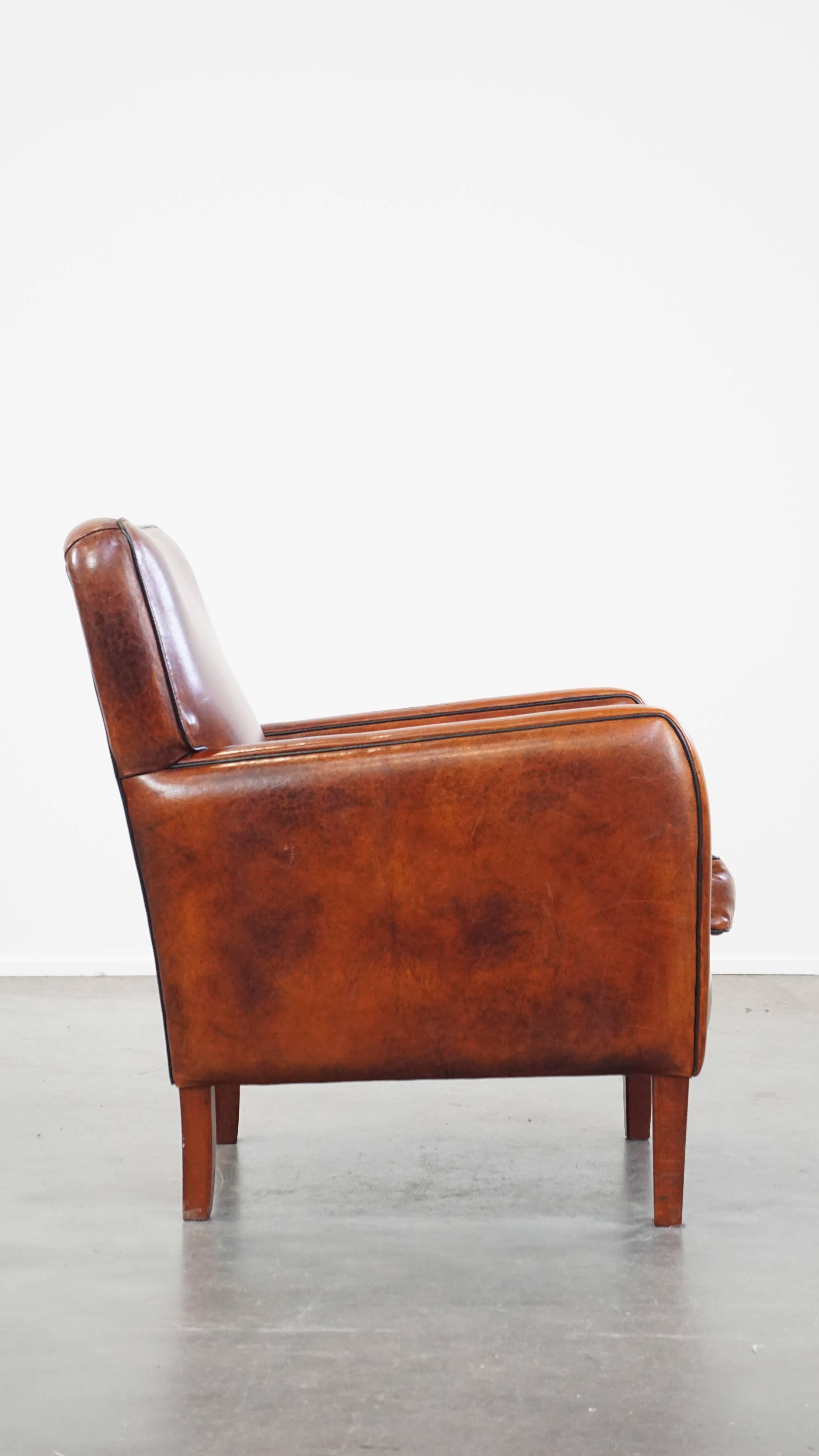 Hand-Crafted Comfortable sheep leather armchair with a beautiful finish and stunning colors For Sale