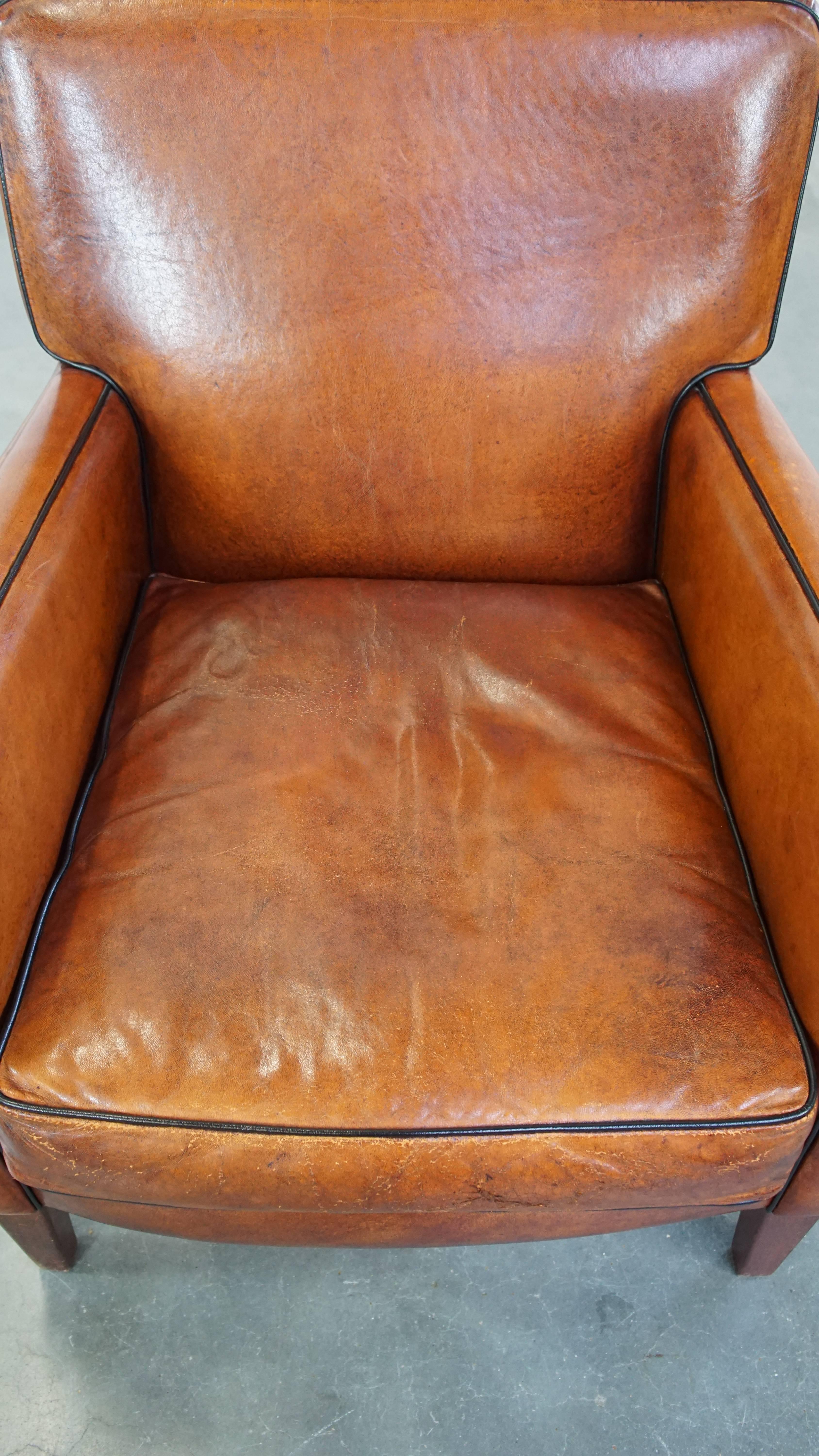 Cuir de mouton Fauteuil confortable en cuir de mouton avec une belle finition et des couleurs étonnantes en vente