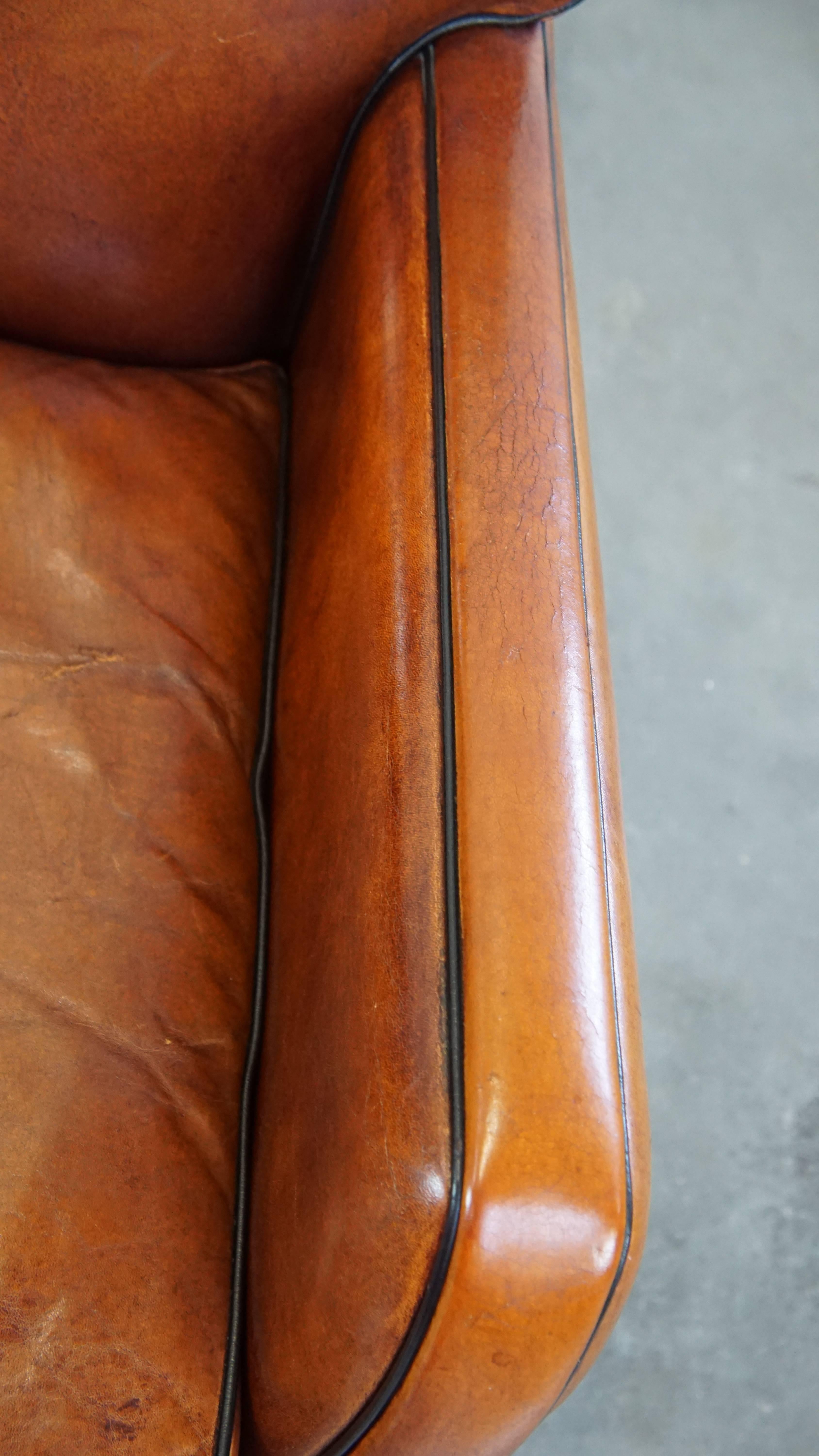 Comfortable sheep leather armchair with a beautiful finish and stunning colors For Sale 2