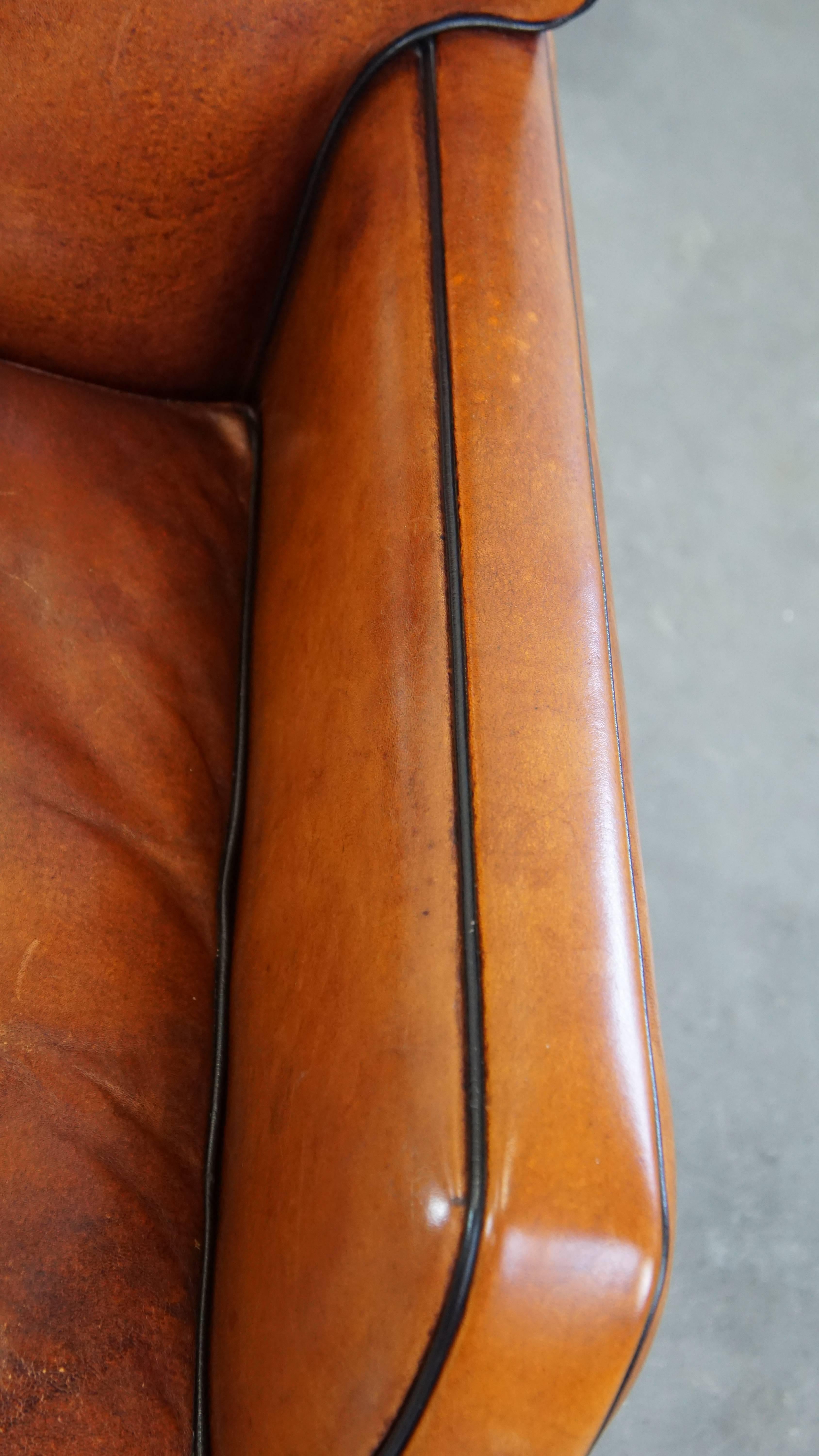 Fauteuil confortable en cuir de mouton avec une belle finition et des couleurs étonnantes en vente 2