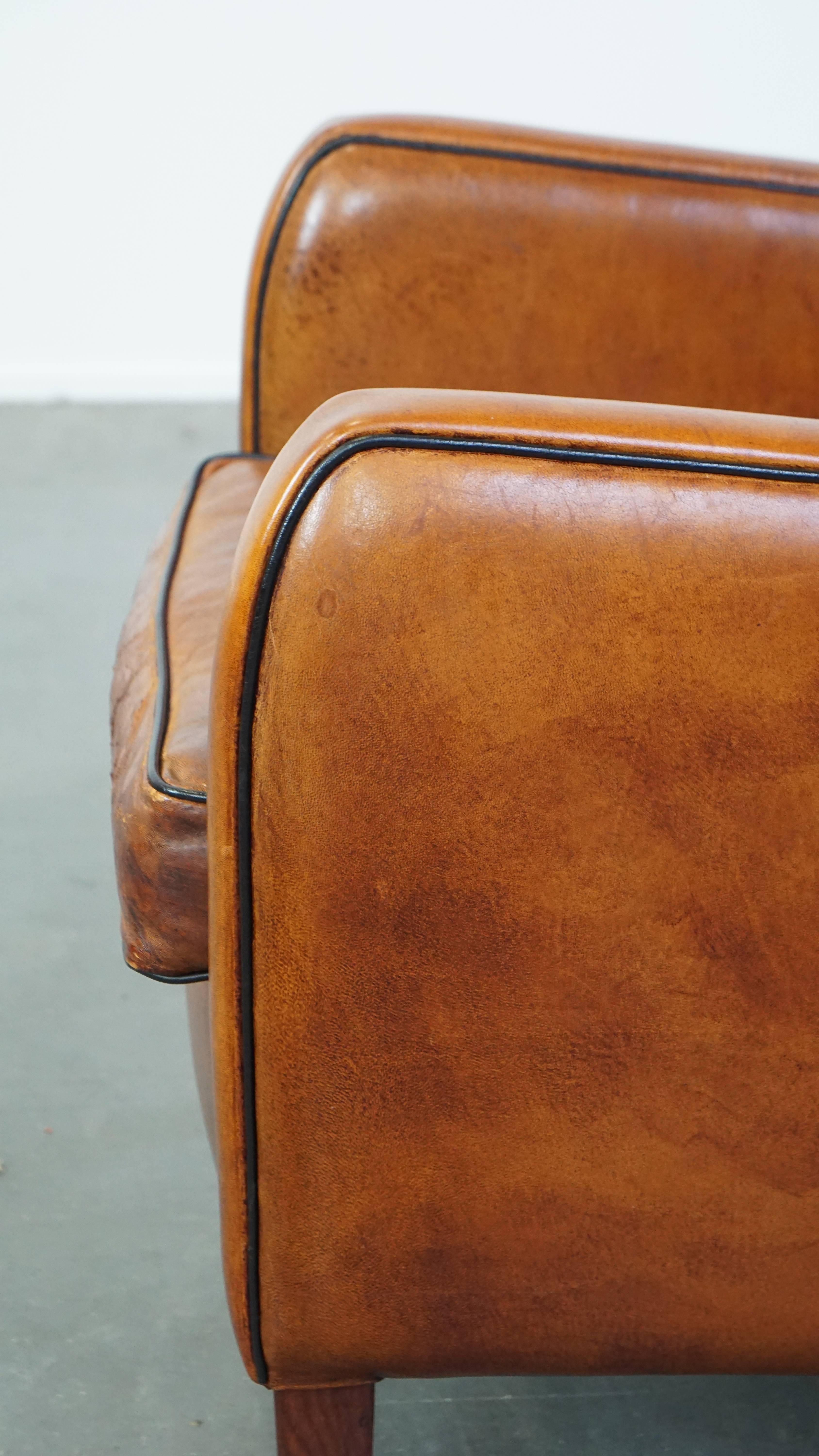 Fauteuil confortable en cuir de mouton avec une belle finition et des couleurs étonnantes en vente 3
