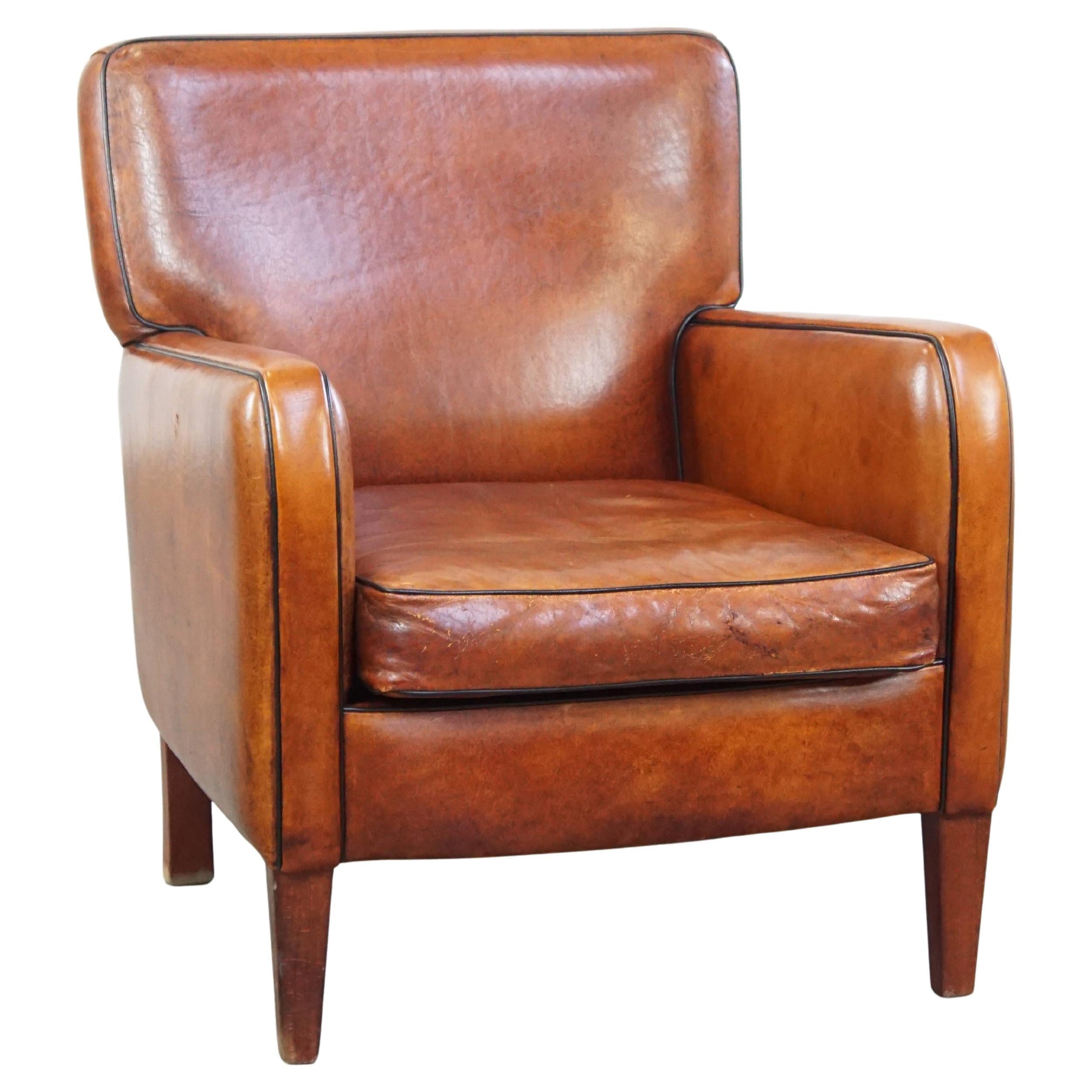 Comfortable sheep leather armchair with a beautiful finish and stunning colors