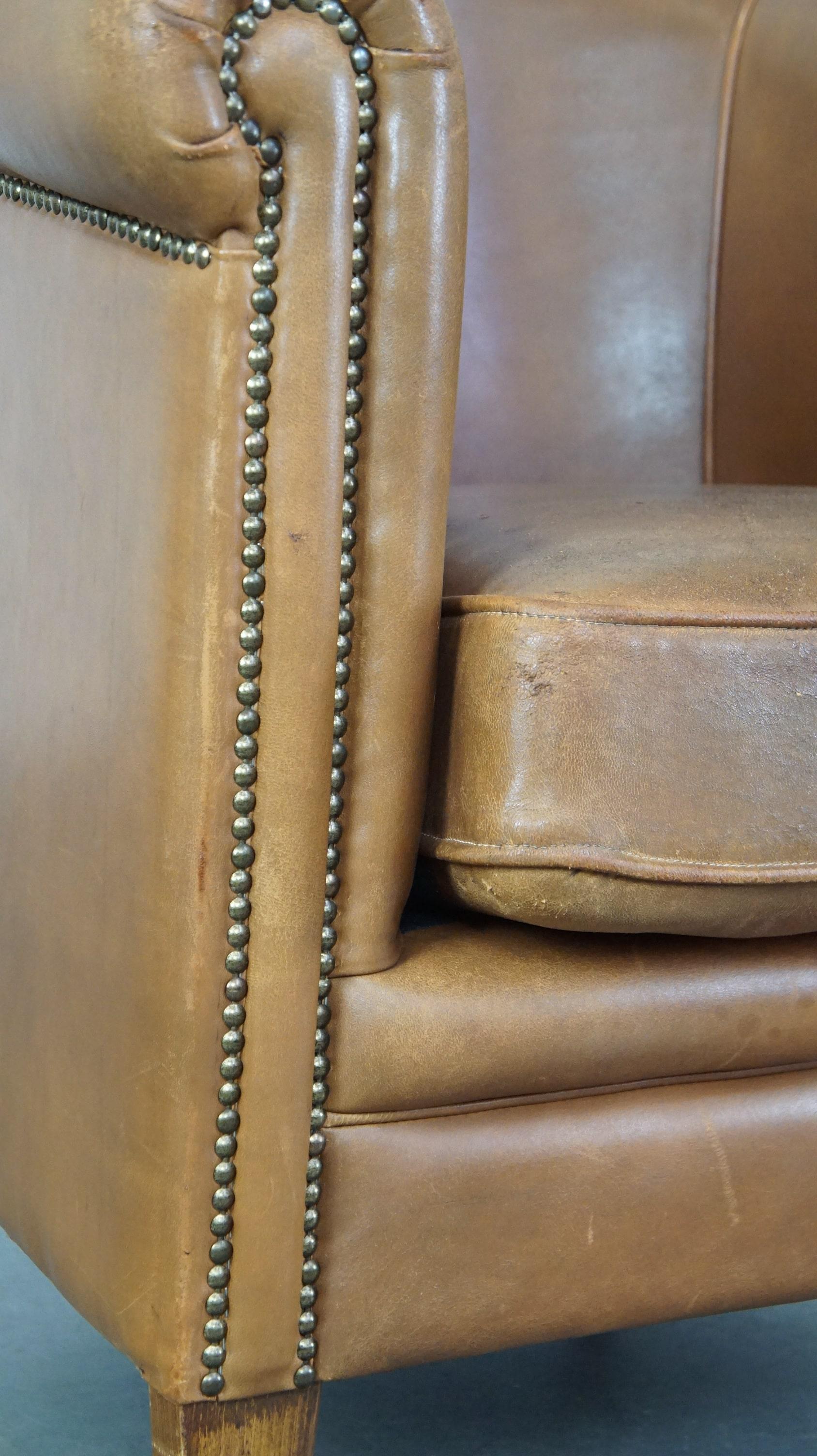 Comfortable Clubsessel aus Schafsleder in cognacfarbenem und gutem Zustand im Angebot 4