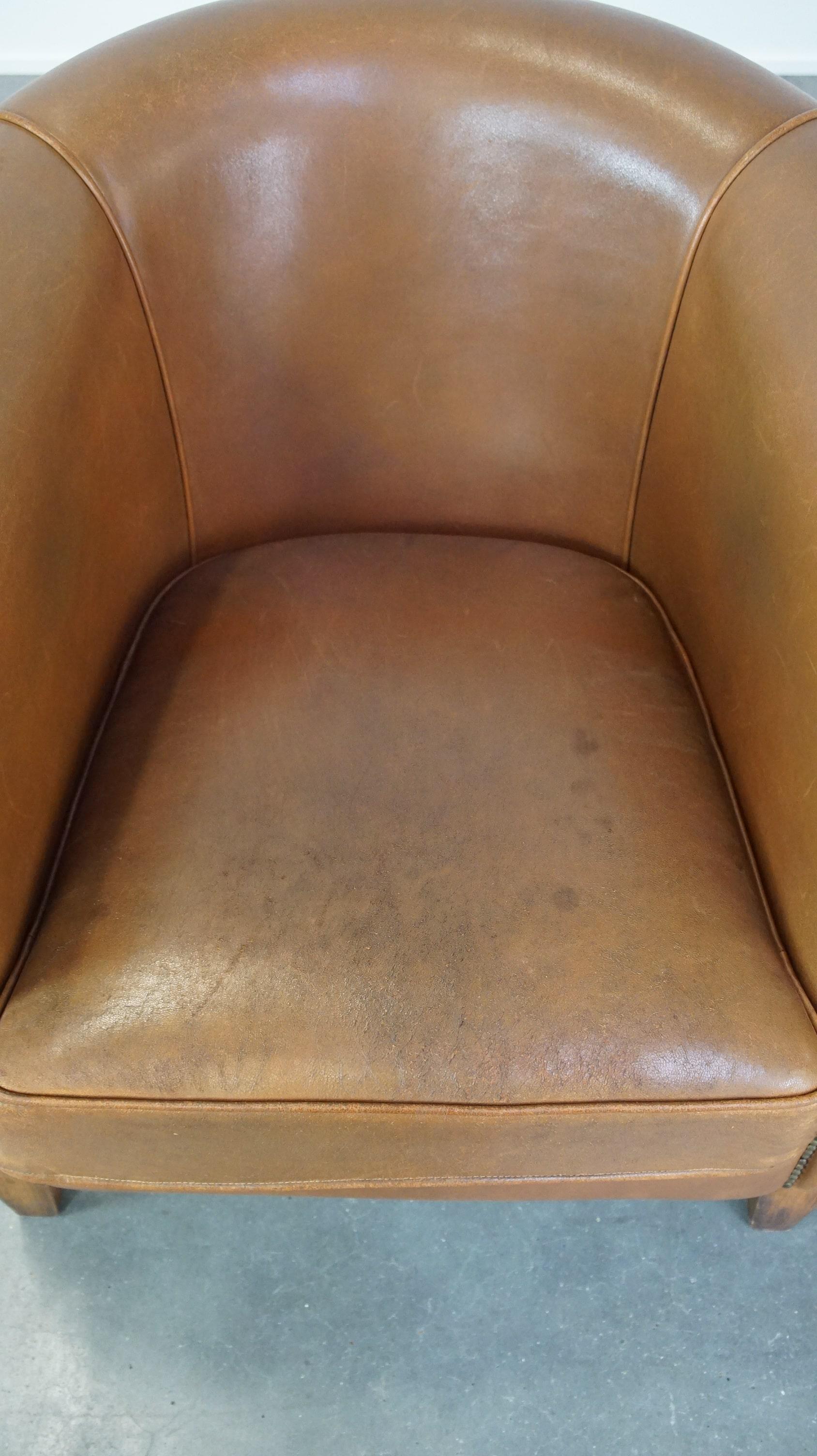 Comfortable Clubsessel aus Schafsleder in cognacfarbenem und gutem Zustand (Schaffell und Schafleder) im Angebot