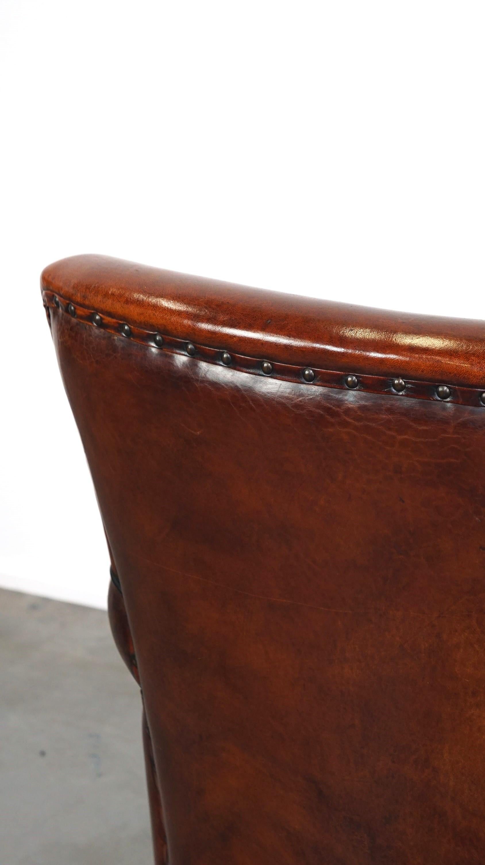 Cómodo sillón de piel de oveja con un bonito acabado y un color intenso Cuero en venta