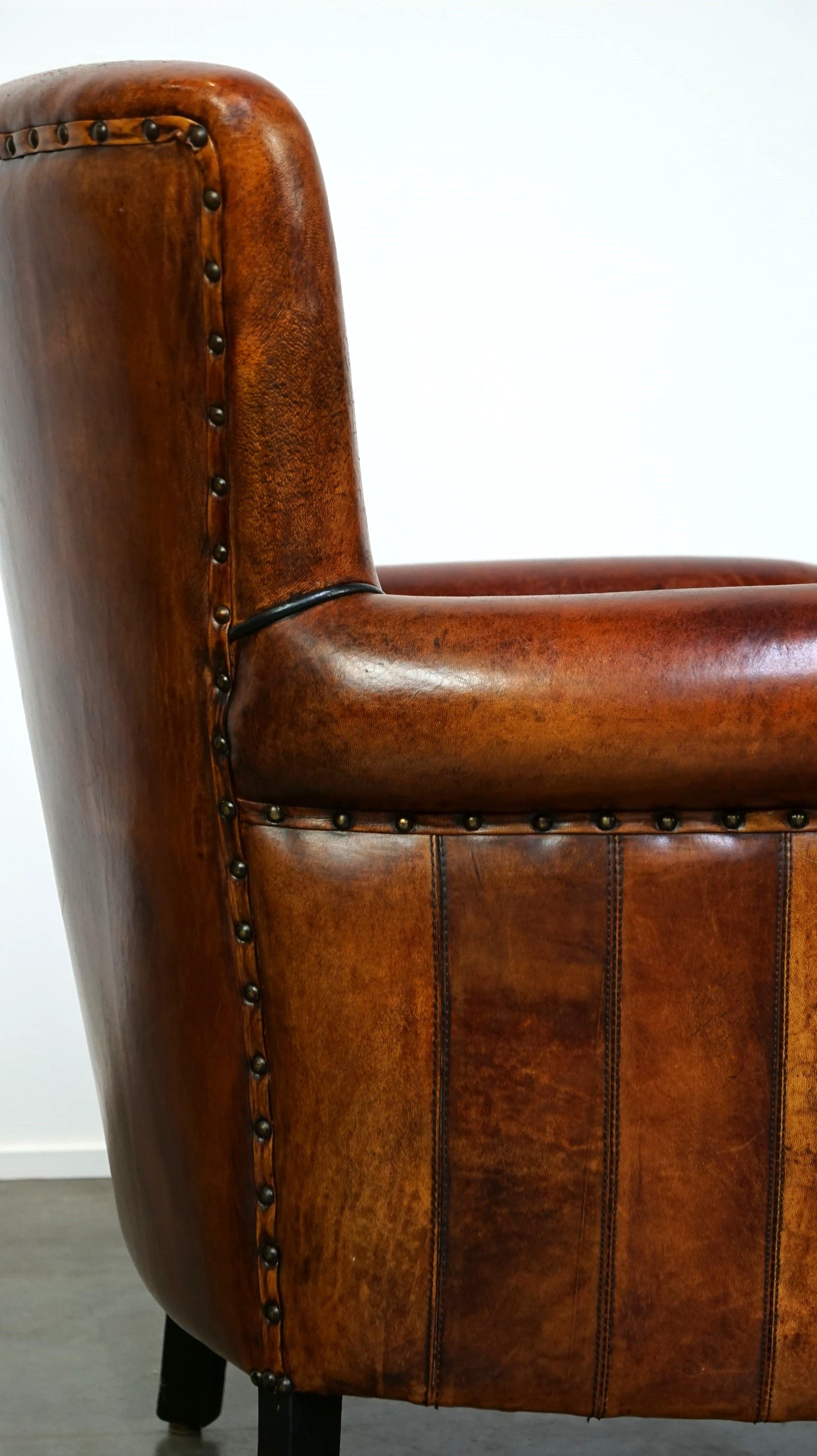 Cómodo sillón de piel de oveja con un bonito acabado y un color intenso en venta 1