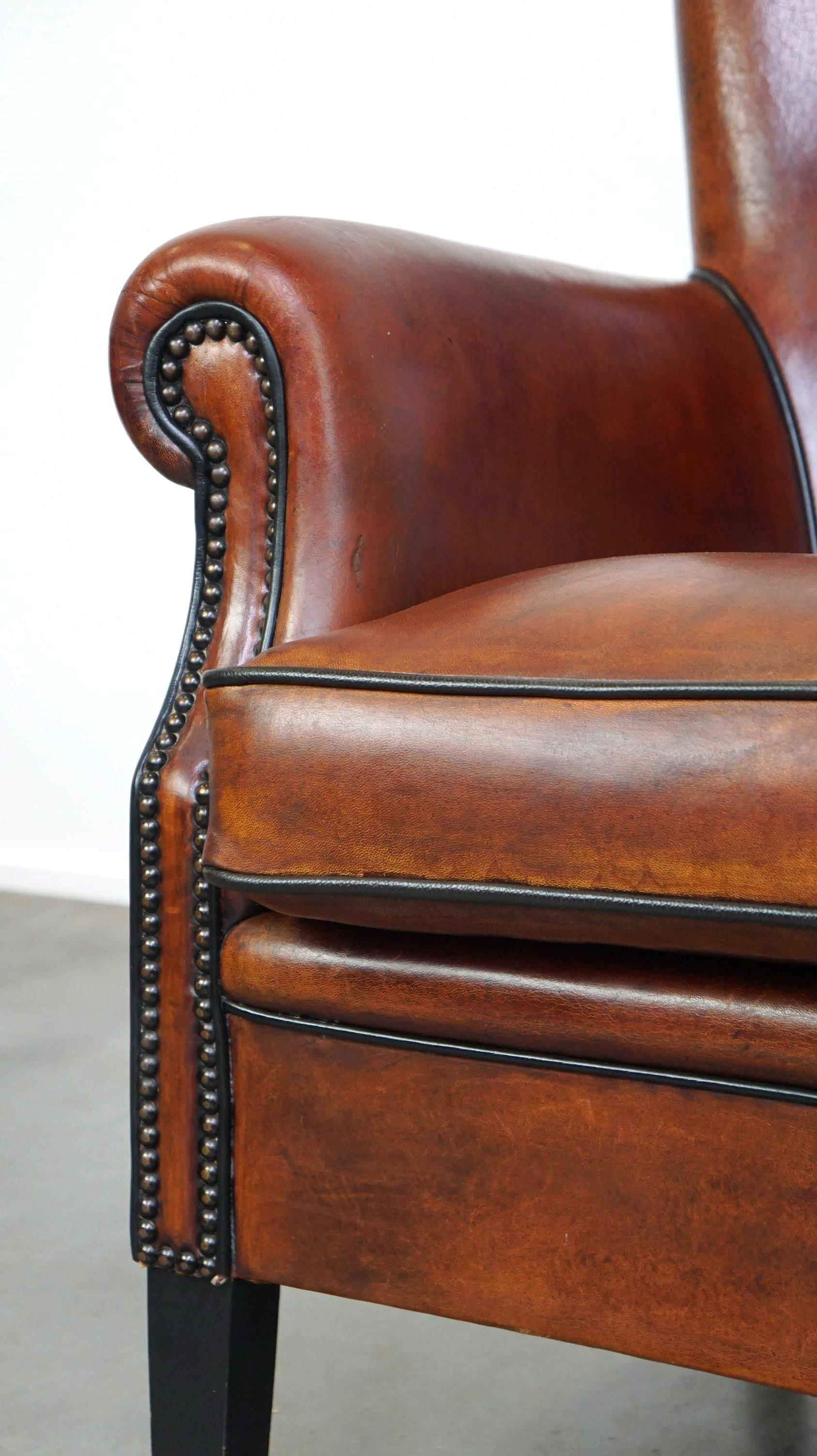 Cómodo sillón de piel de oveja con un bonito acabado y un color intenso en venta 2