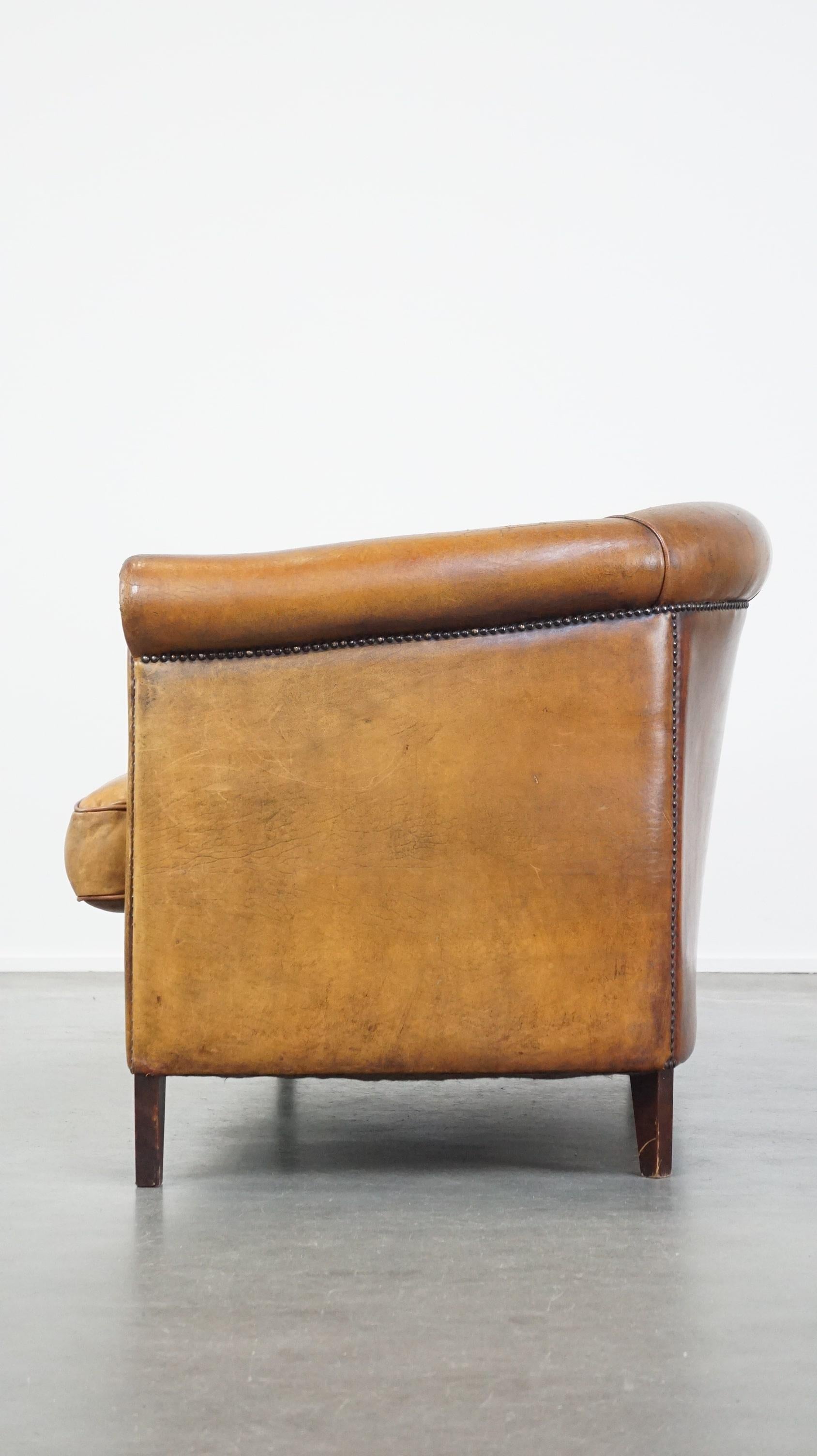 Contemporary Comfortable sheepskin leather 2.5 seater club sofa