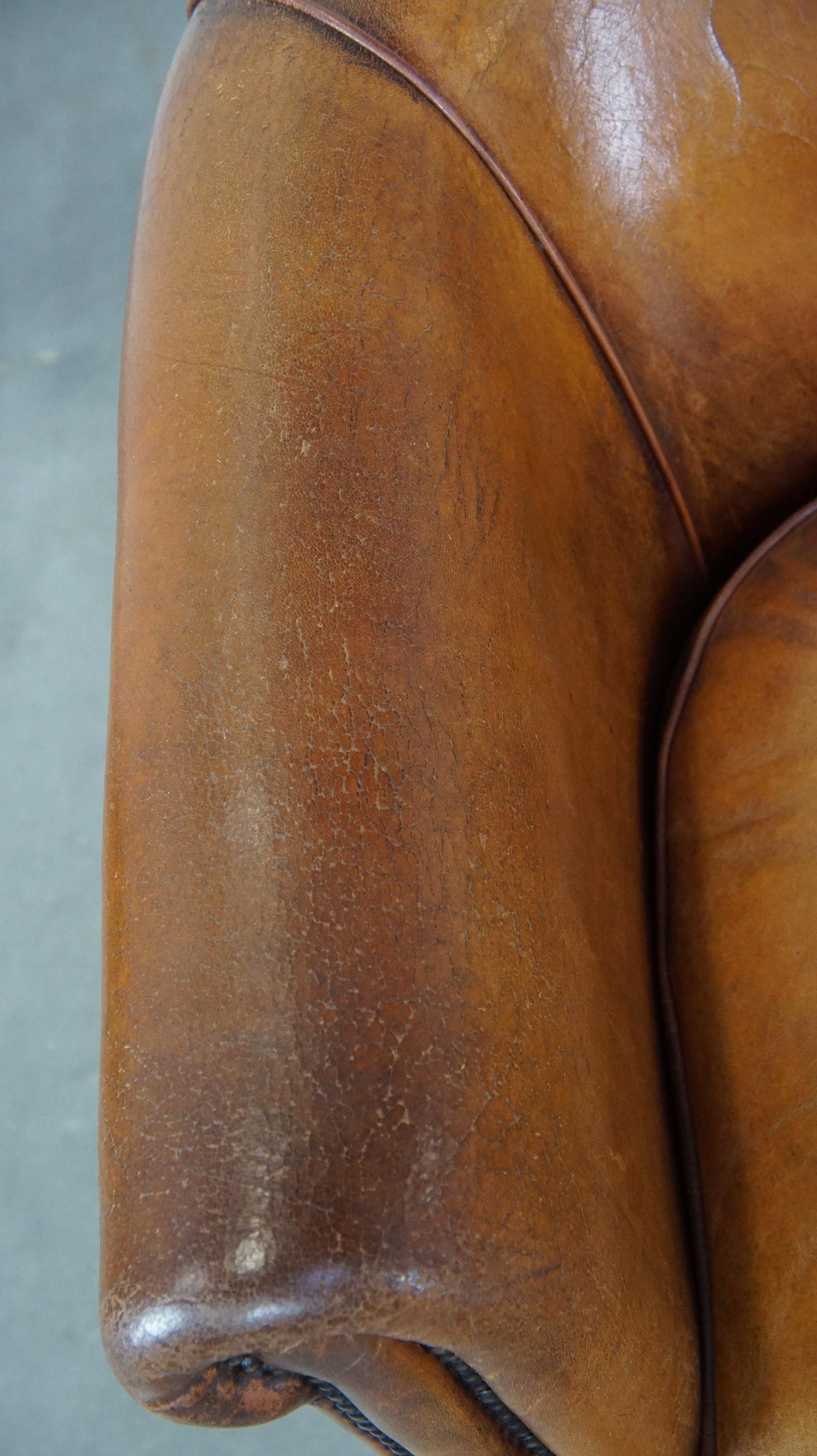 Comfortable sheepskin leather 2.5 seater club sofa 2