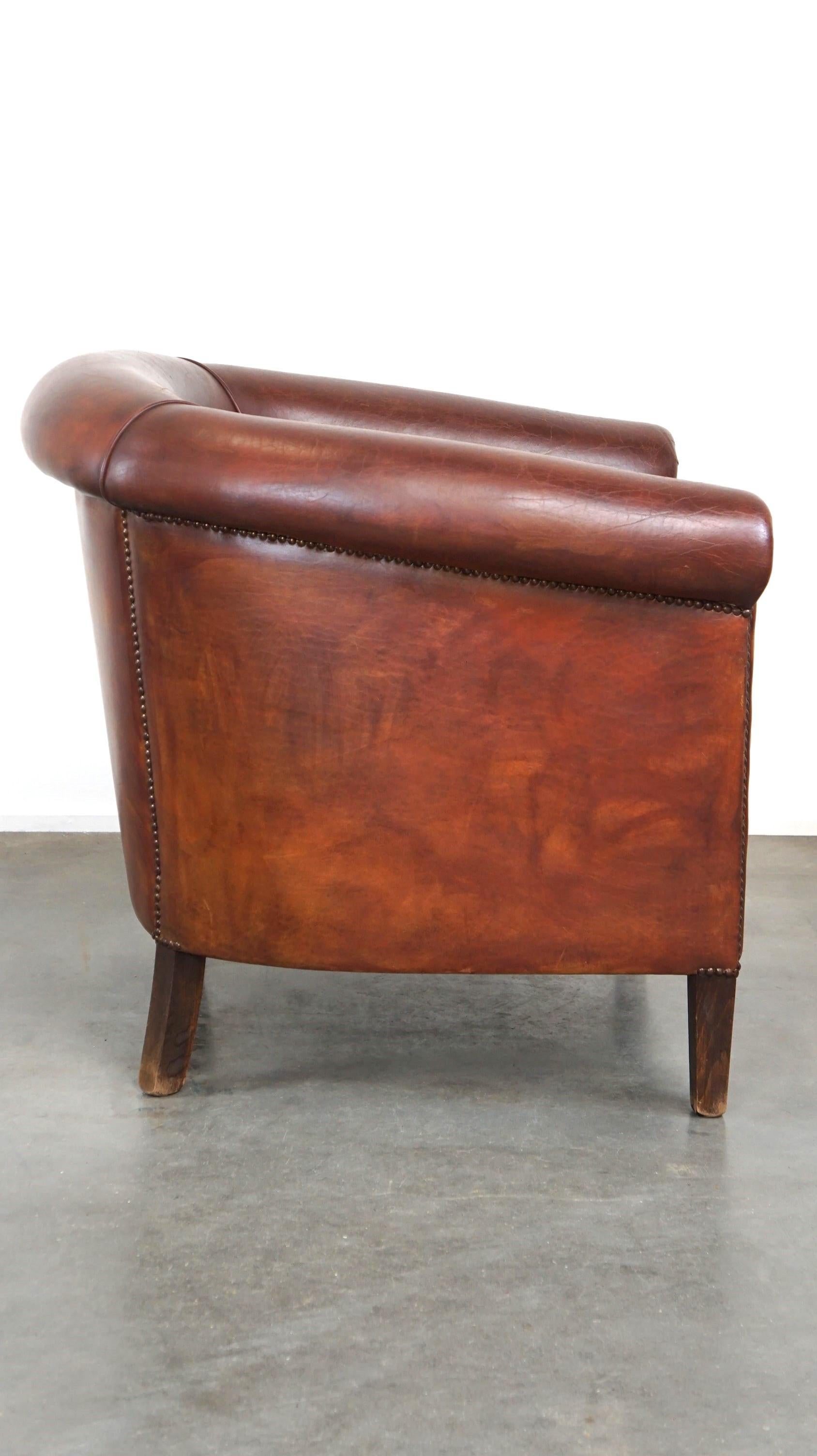 Comfortable, Spacious Sheepskin Leather Club Chair with a Loose Seat Cushion In Good Condition For Sale In Harderwijk, NL