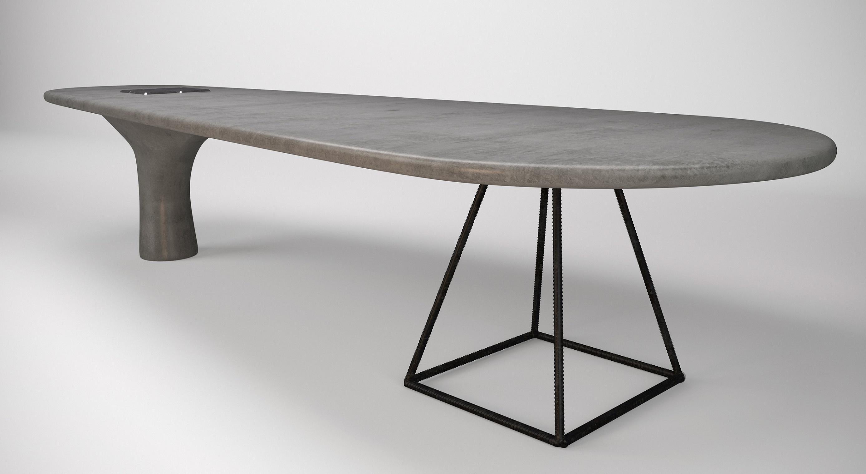 Designer Solmaz Fooladi continues to reveal new aesthetic and technological qualities of concrete, creating a table «Drops of concrete». In fact, the table is made of fiberglass, which significantly reduces the weight of the seemingly massive