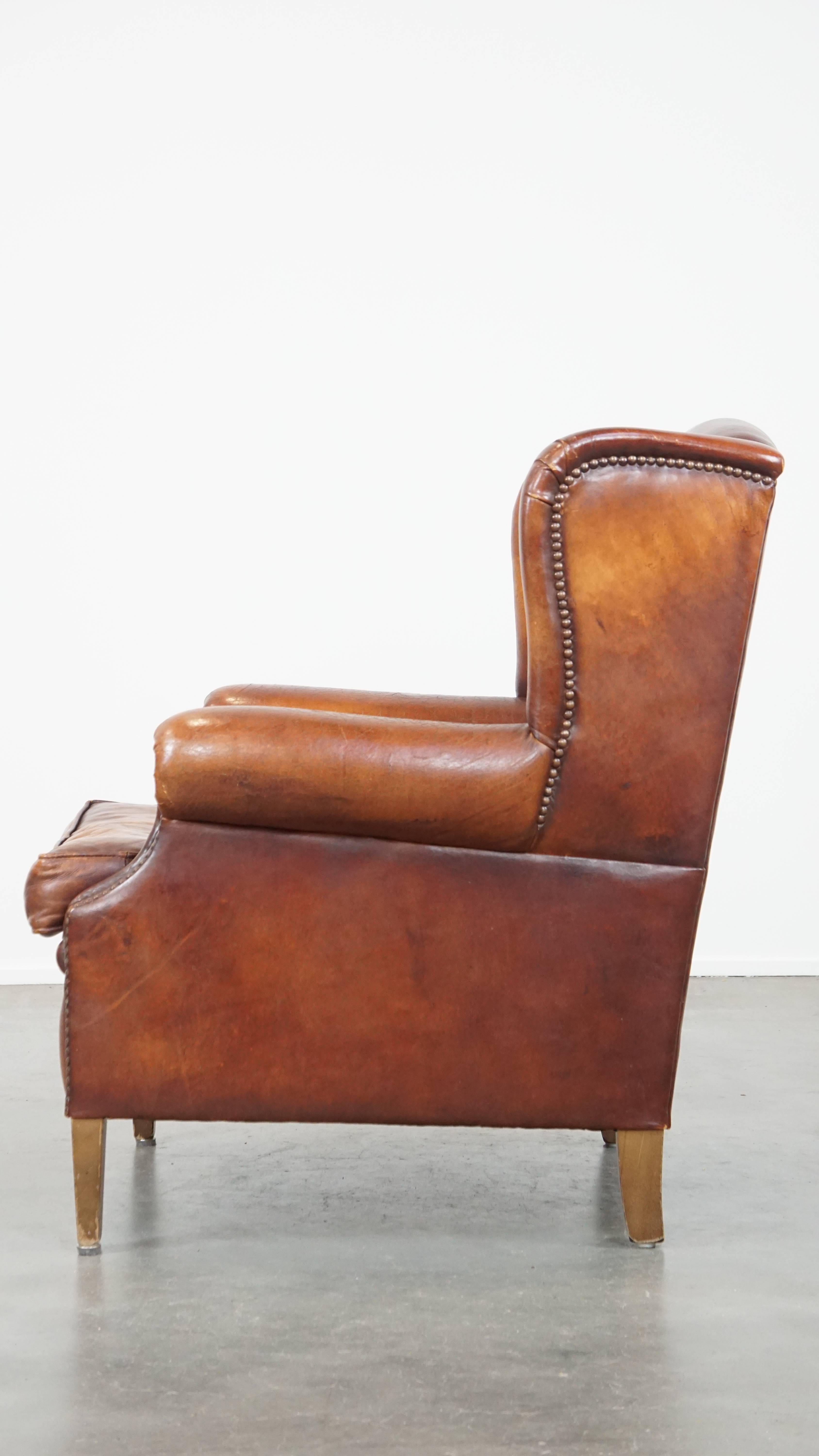 Comfortable Vintage English-Style Sheepskin Leather Wingback Armchair In Good Condition For Sale In Harderwijk, NL