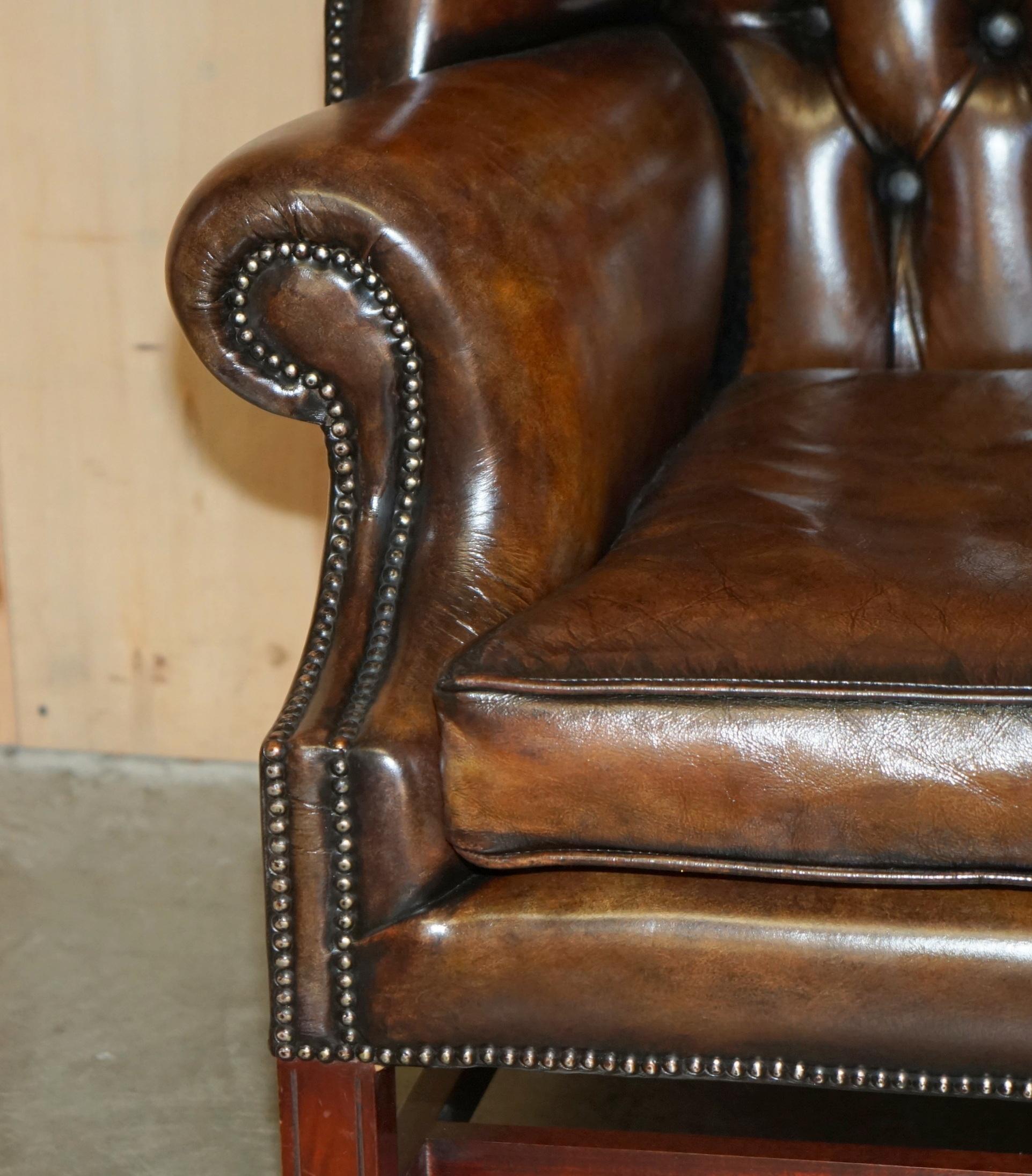 COMFORTABLE ViNTAGE RESTORED BROWN LEATHER TUFTED CHESTERFIELD WINGBACK ARMCHAIR For Sale 5