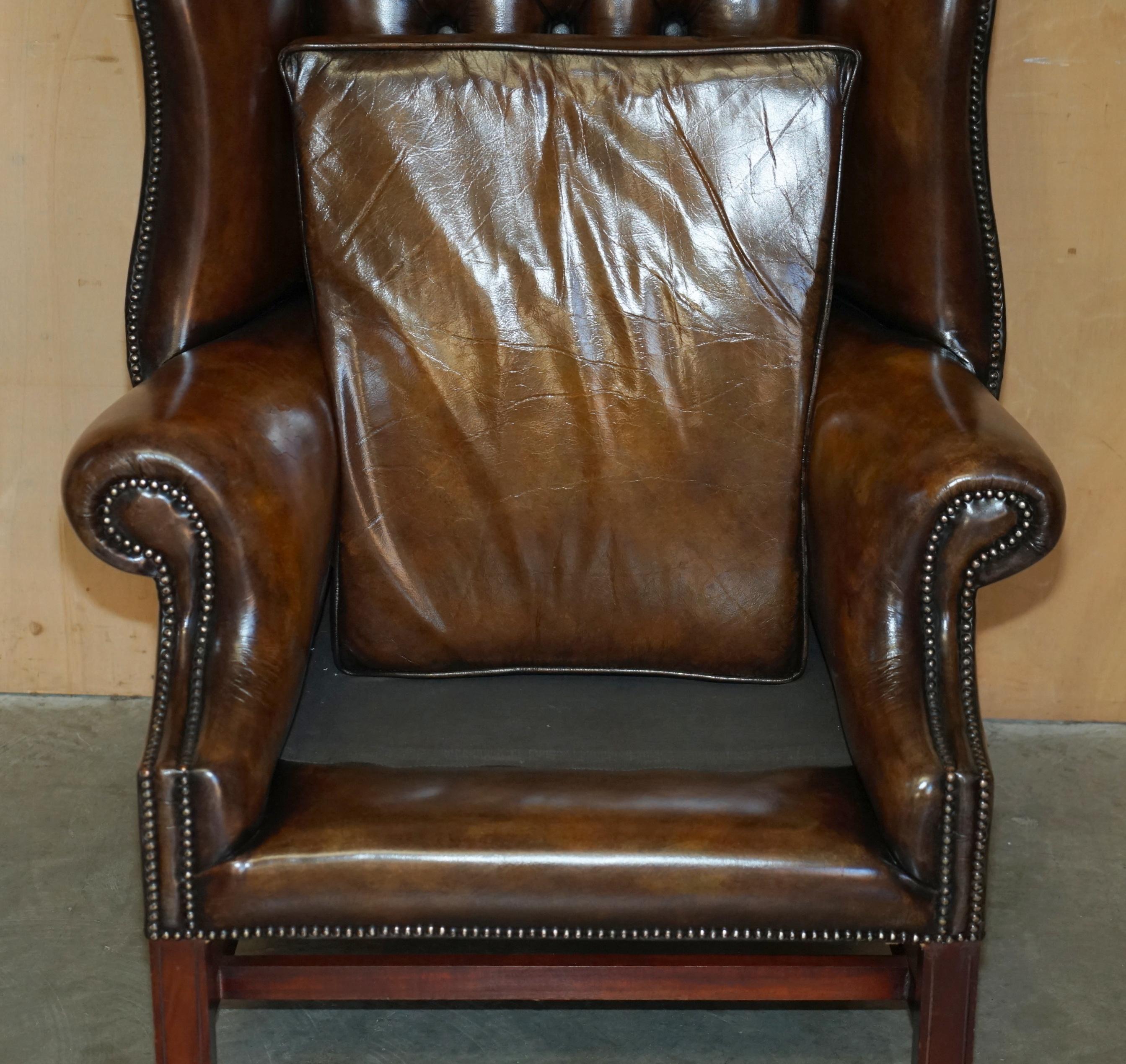 COMFORTABLE ViNTAGE RESTORED BROWN LEATHER TUFTED CHESTERFIELD WINGBACK ARMCHAIR For Sale 12