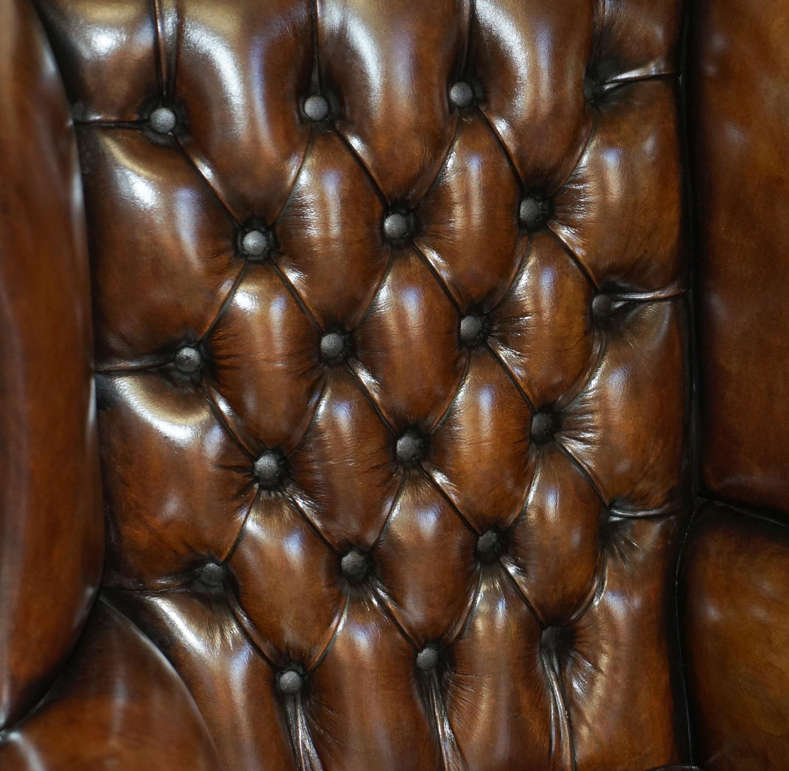 20th Century COMFORTABLE ViNTAGE RESTORED BROWN LEATHER TUFTED CHESTERFIELD WINGBACK ARMCHAIR For Sale