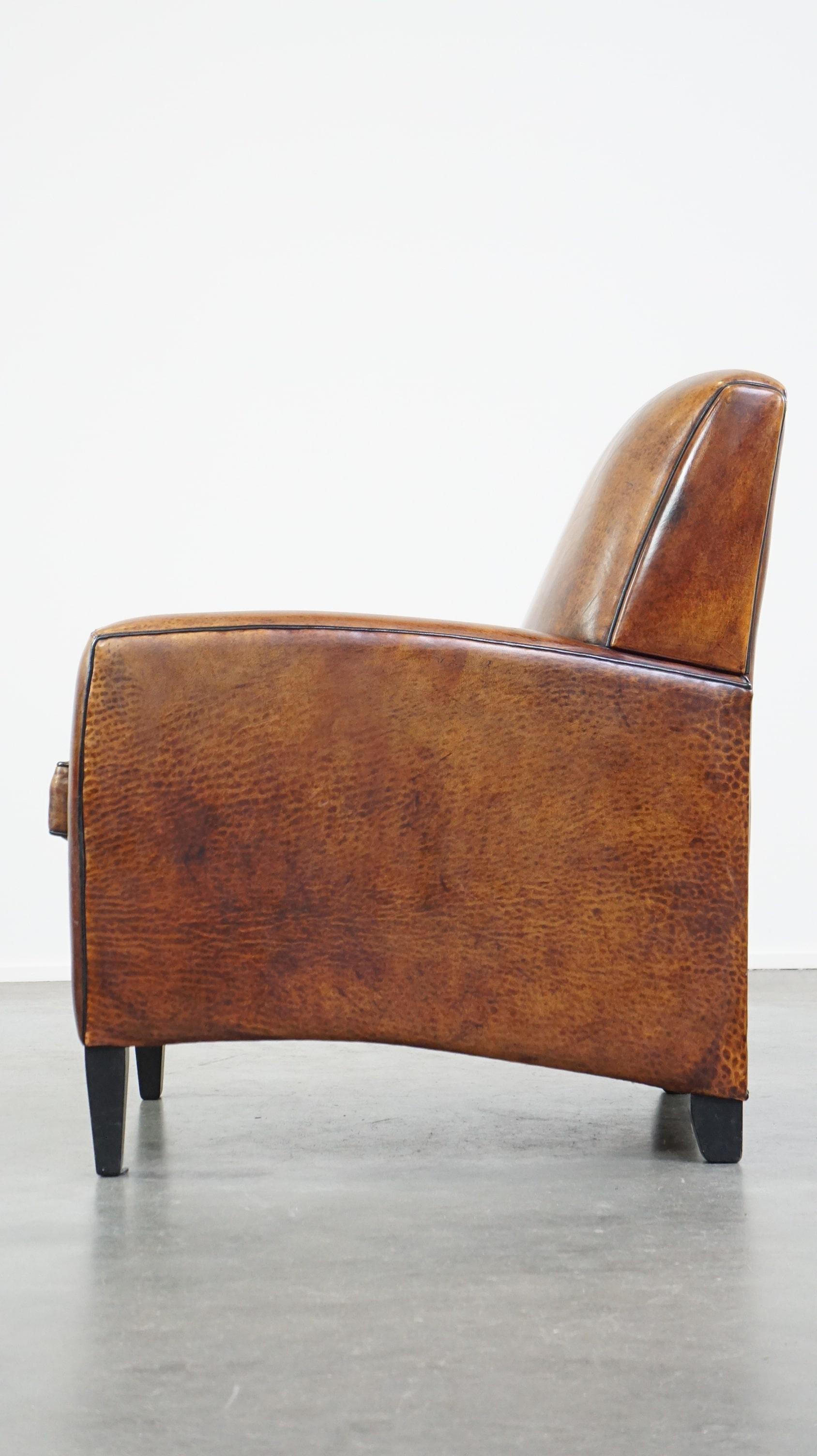 Fauteuil confortable vintage en peau de mouton avec un look cool État moyen - En vente à Harderwijk, NL