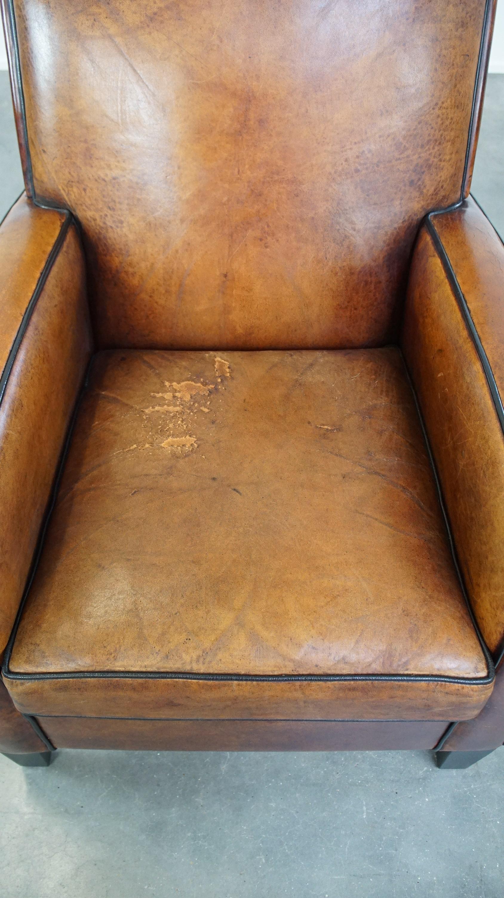 XXIe siècle et contemporain Fauteuil confortable vintage en peau de mouton avec un look cool en vente