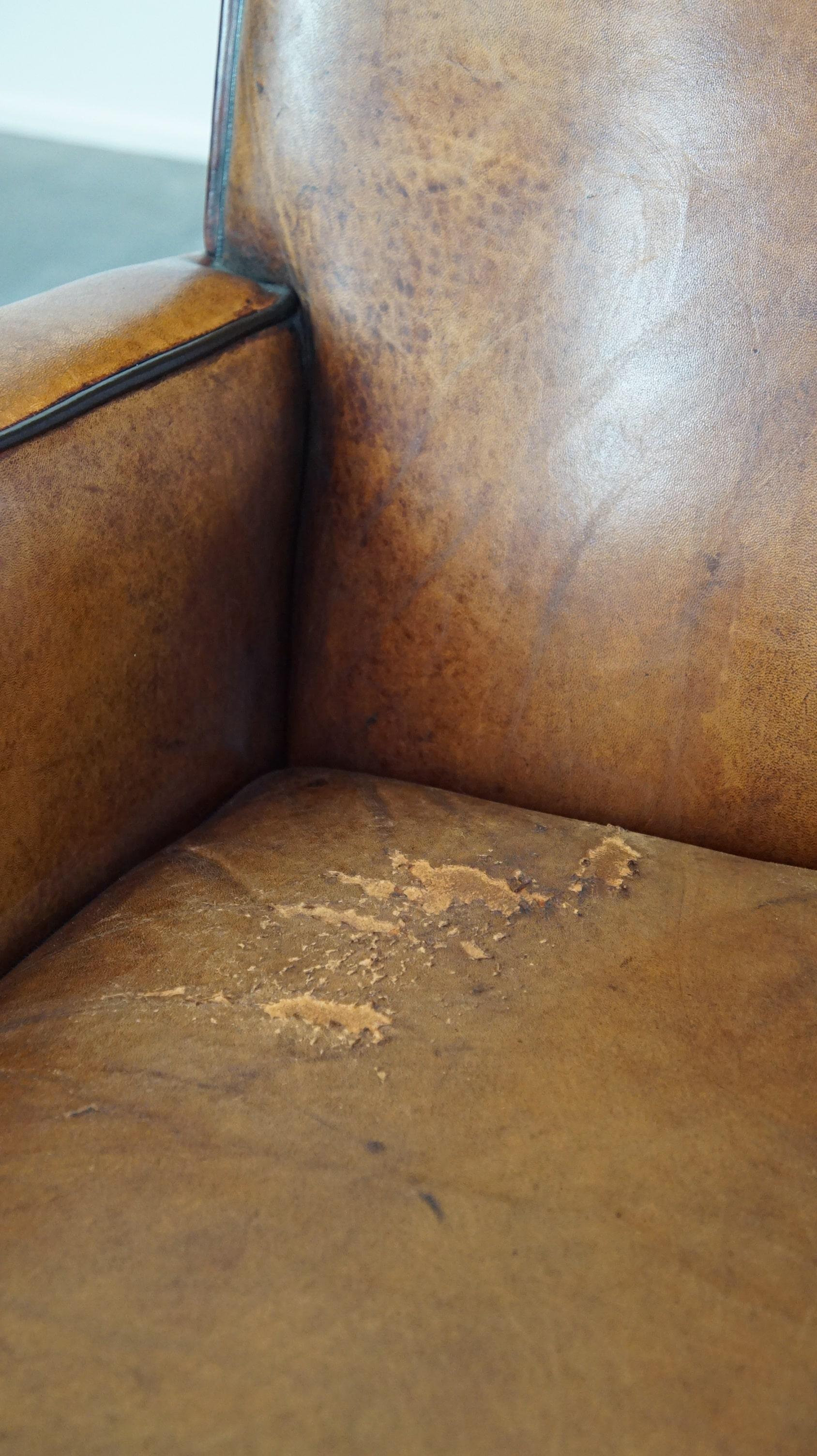 Fauteuil confortable vintage en peau de mouton avec un look cool en vente 2