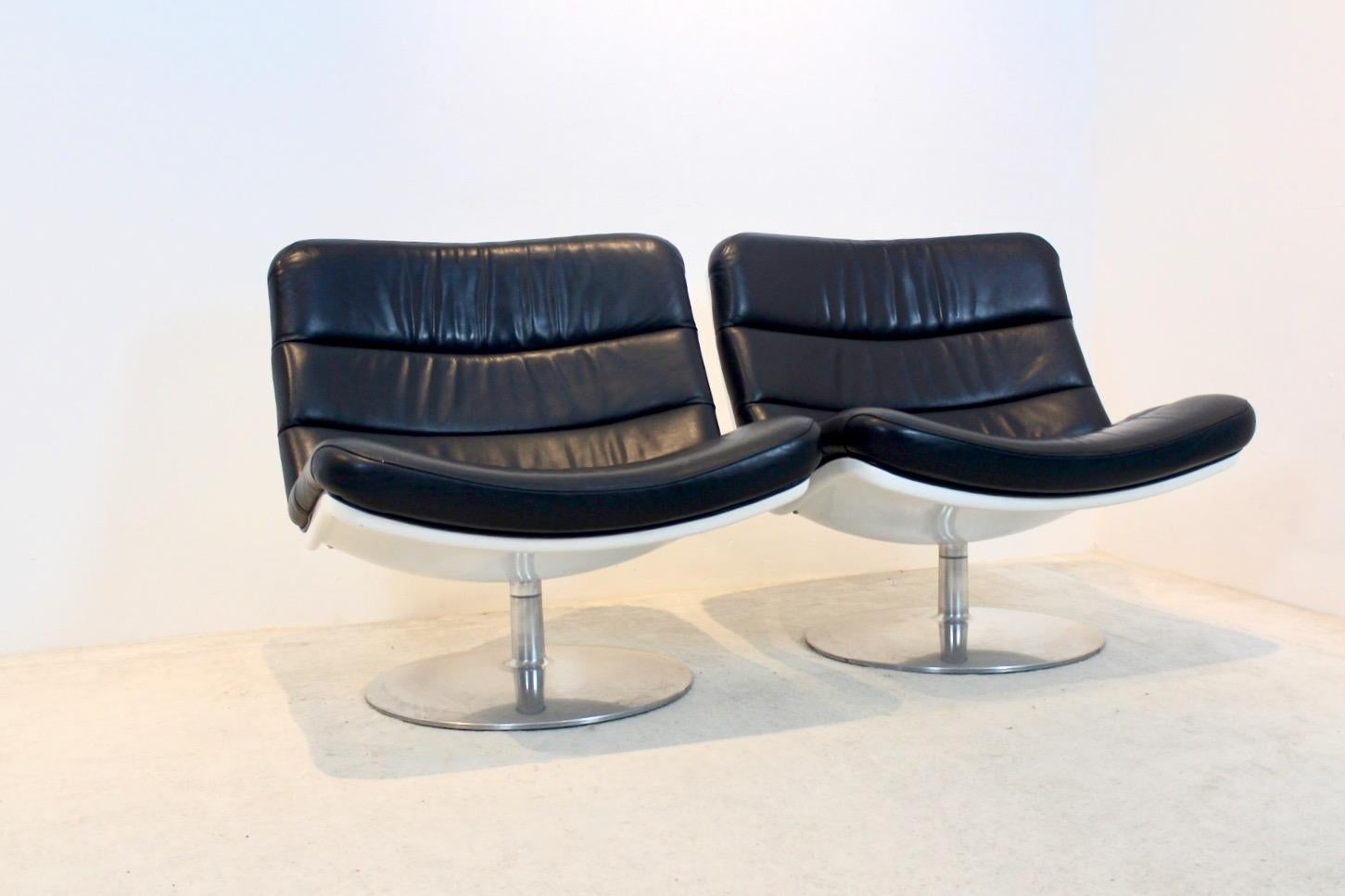 Dutch Comfy Pair of F978 Lounge Chairs by Geoffrey Harcourt for Artifort