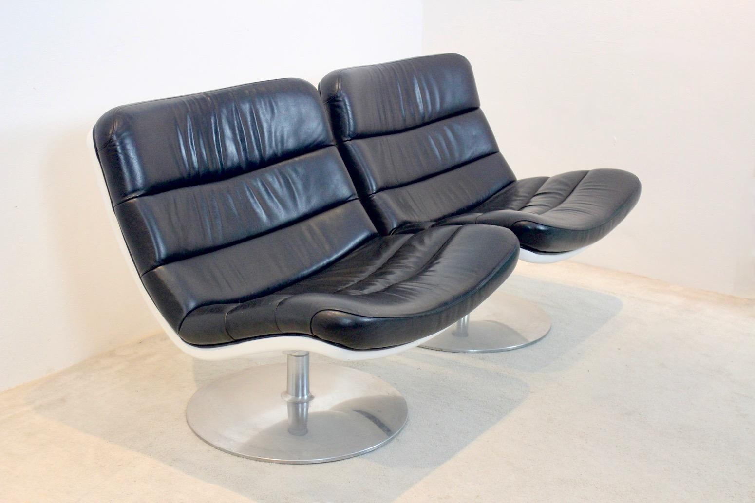 20th Century Comfy Pair of F978 Lounge Chairs by Geoffrey Harcourt for Artifort