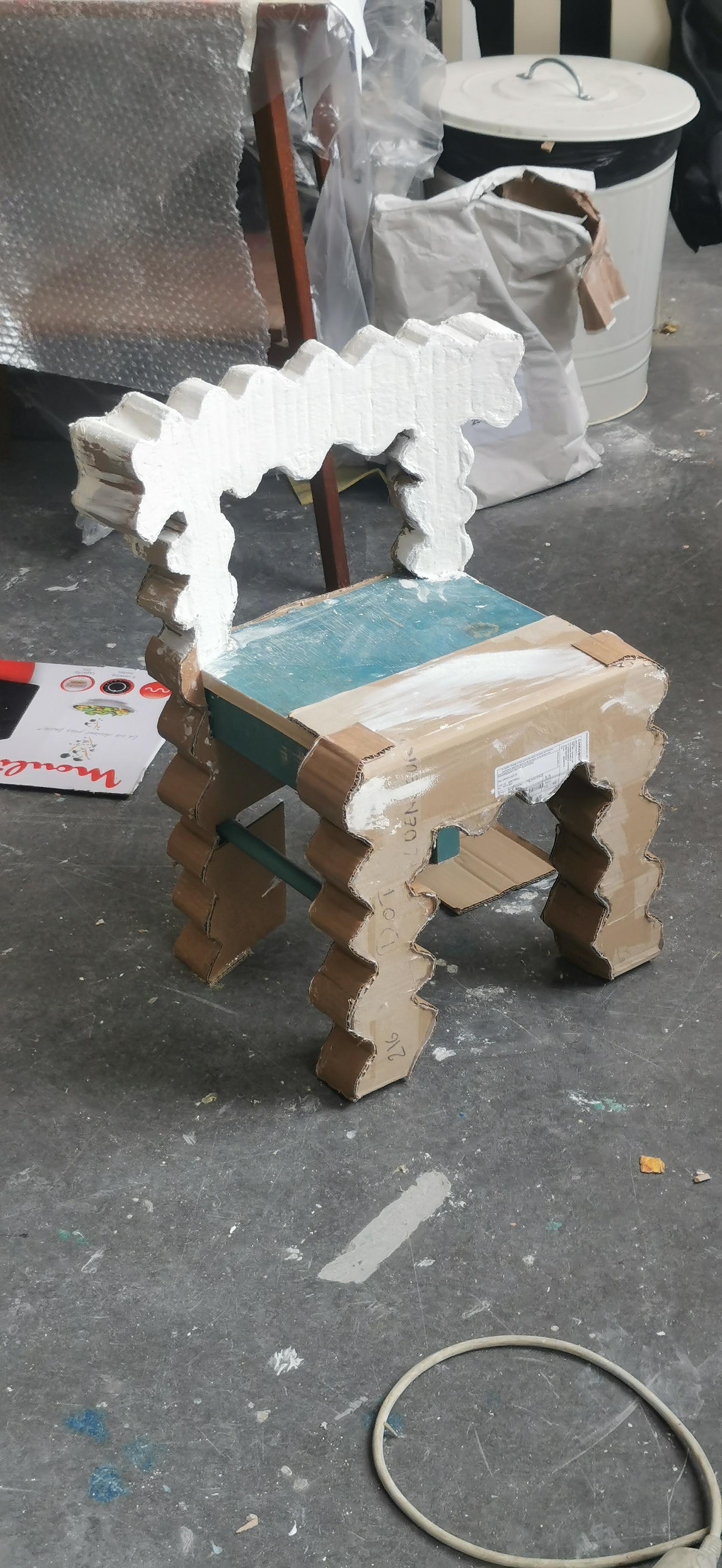 XXIe siècle et contemporain Chaise en bois comique en vente