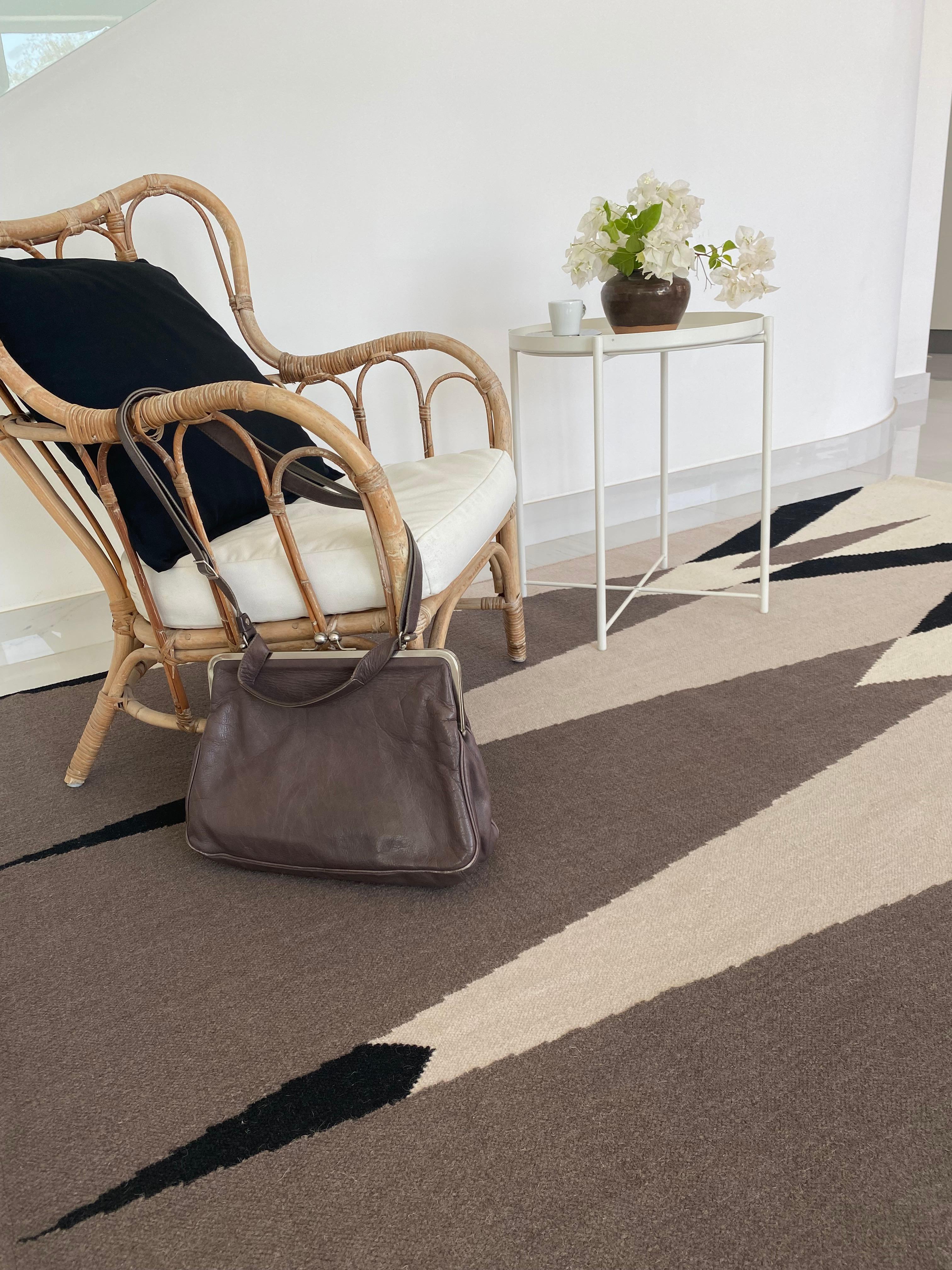Rug Brown Dhurrie Wool Modern Geometric Neutral Beige Earth geometric carpet In New Condition For Sale In Dubai, Dubai