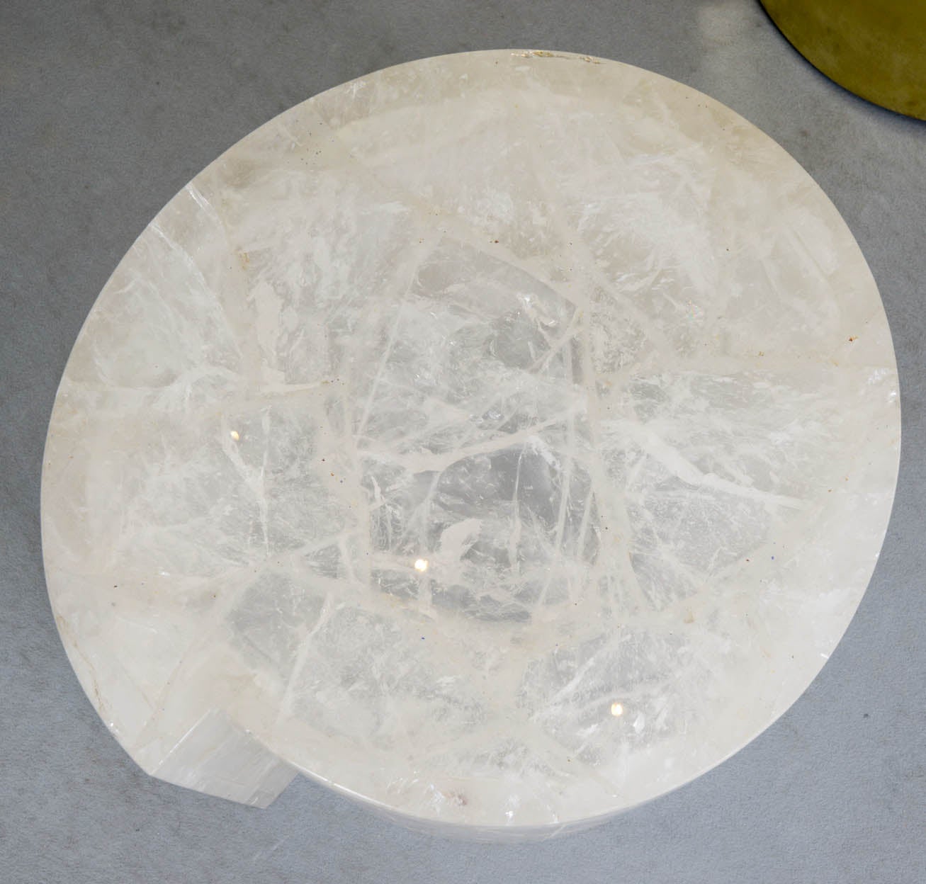 Français Piédestal en forme de commode en cristal de roche en vente