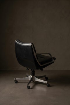 Commander Chair by Jorge Zalszupin, Fibreglass and Aluminium, Brazil, 1970