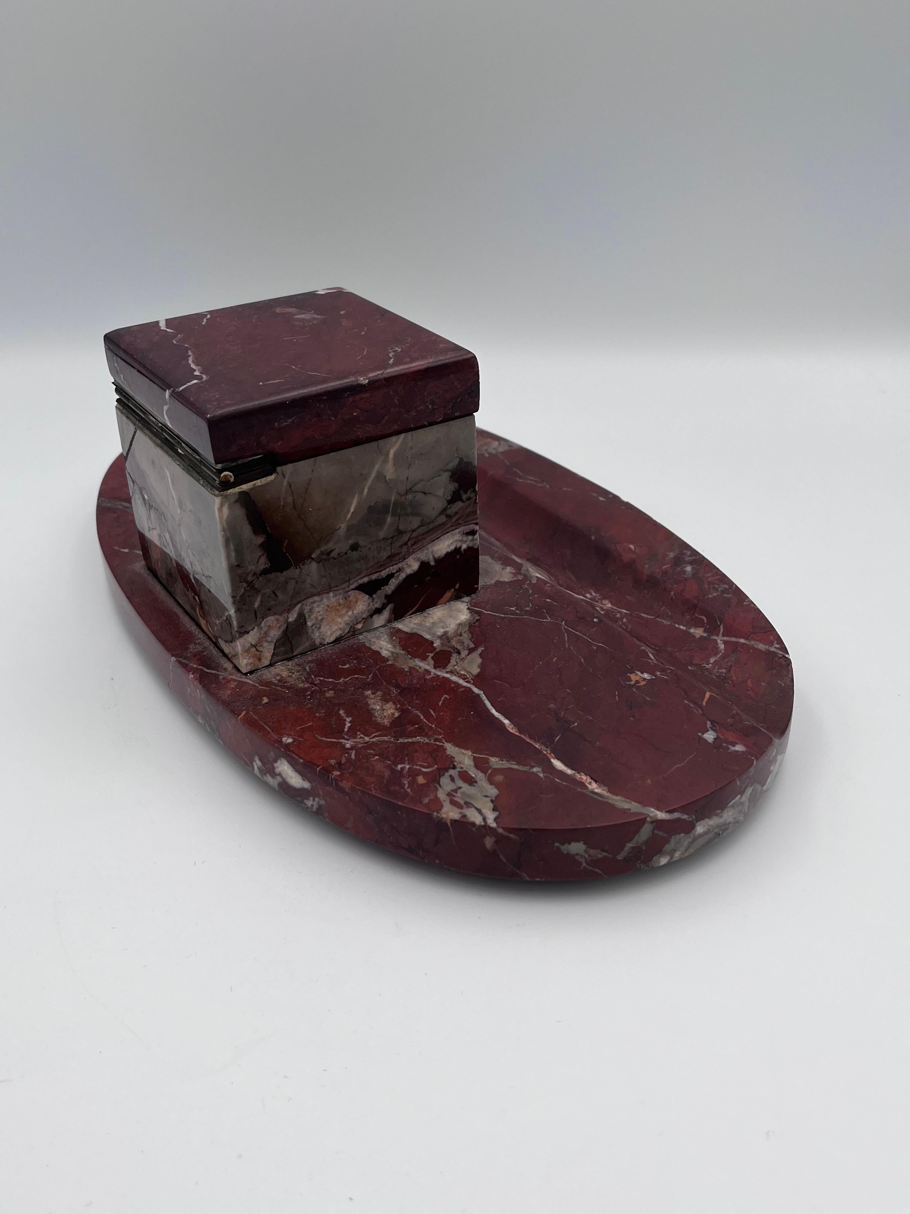 Imponente calamaio in marmo rosso Levanto Art Deco degli anni '20 e portapenne in vendita 3