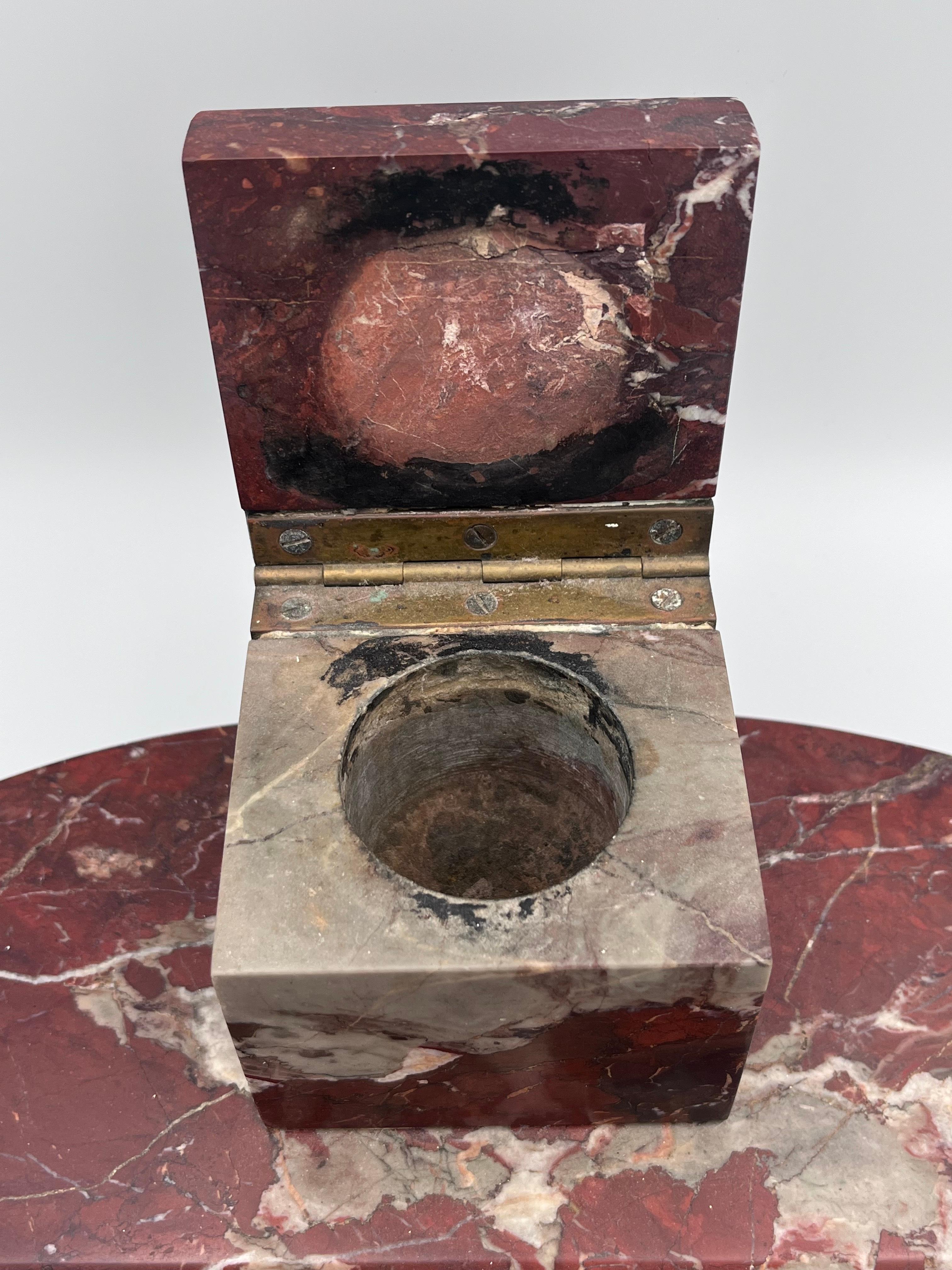 Art Déco Imponente calamaio in marmo rosso Levanto Art Deco degli anni '20 e portapenne in vendita