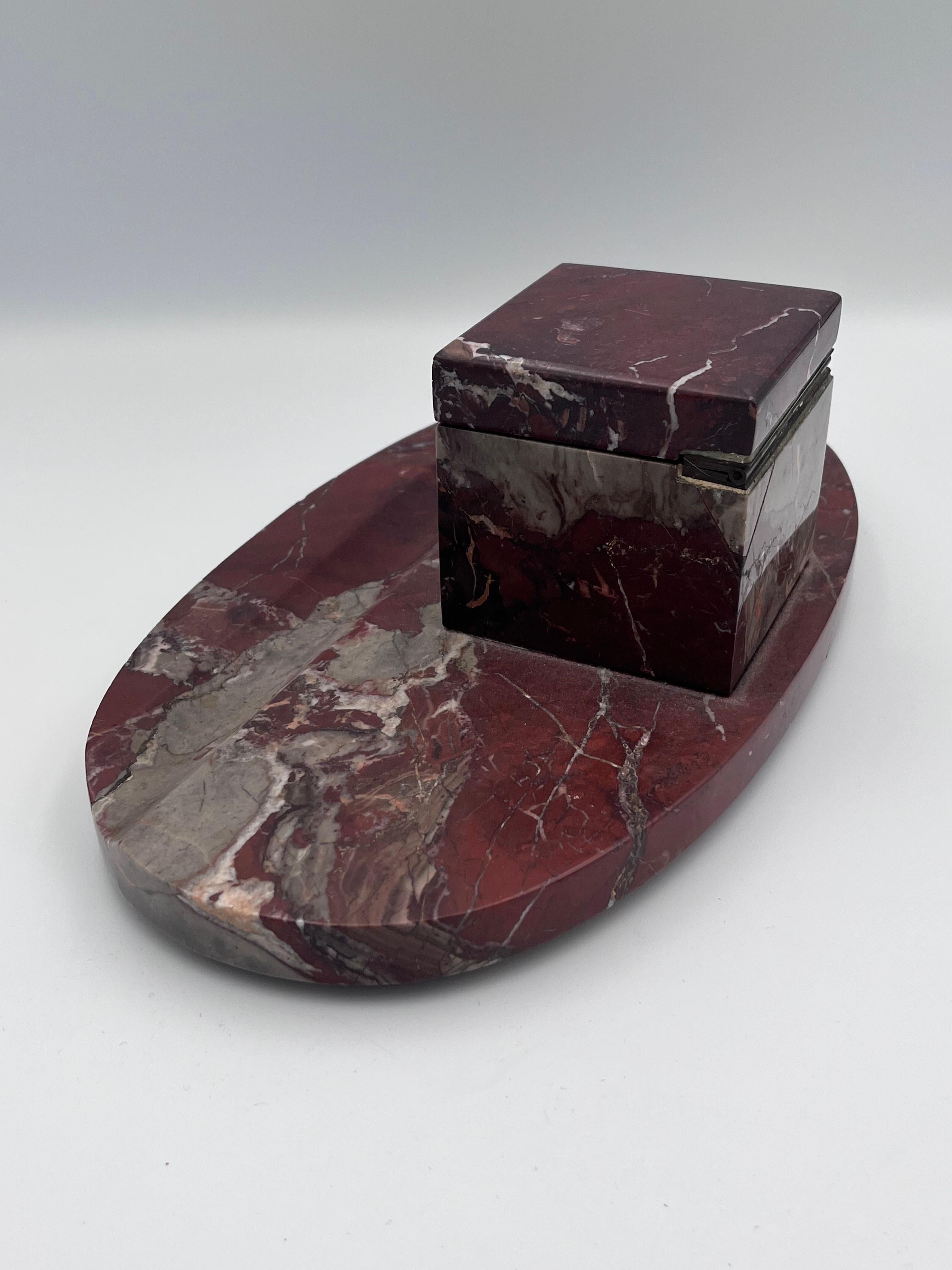 Bronzo Imponente calamaio in marmo rosso Levanto Art Deco degli anni '20 e portapenne in vendita