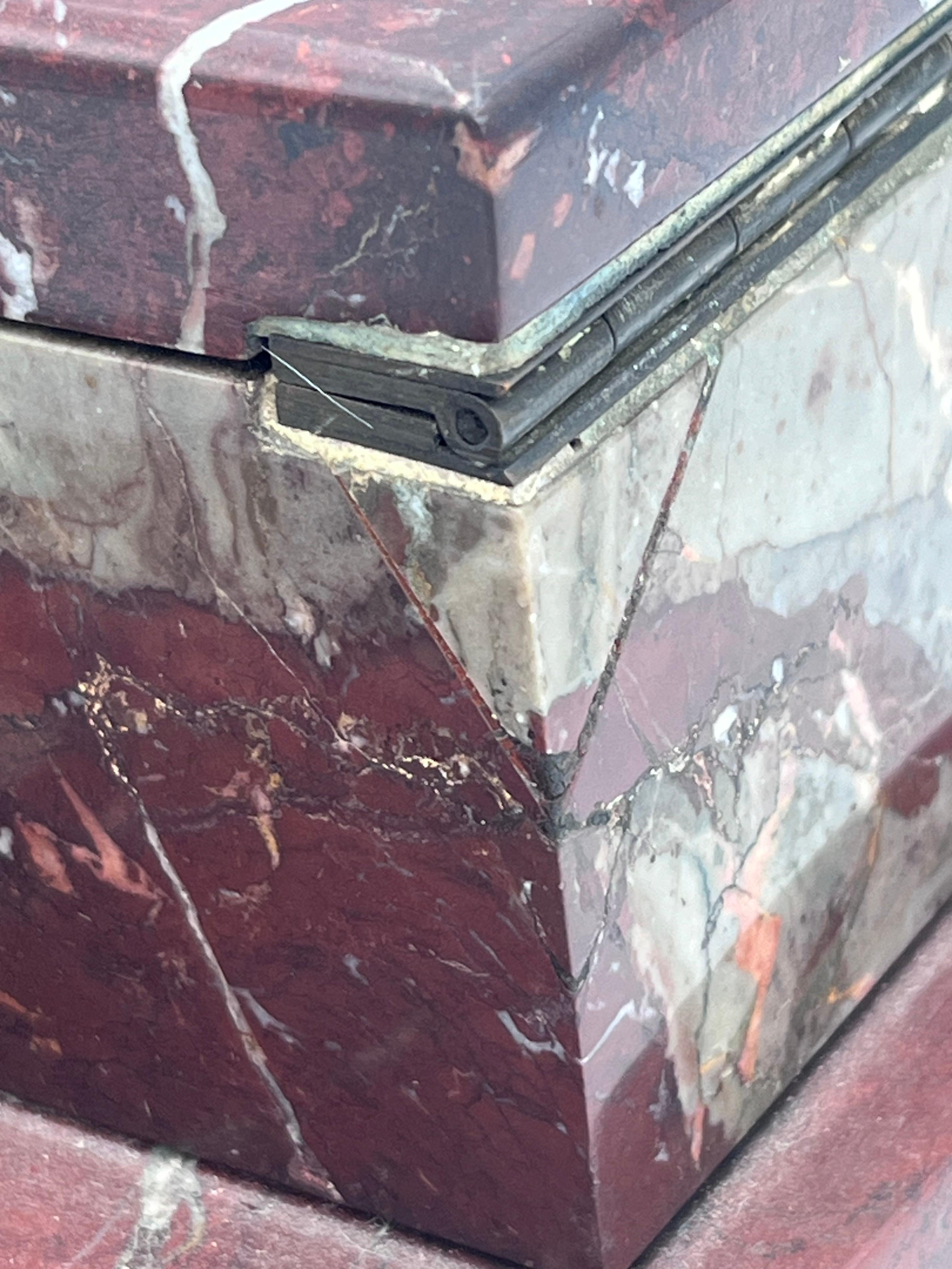 Imponente calamaio in marmo rosso Levanto Art Deco degli anni '20 e portapenne in vendita 1