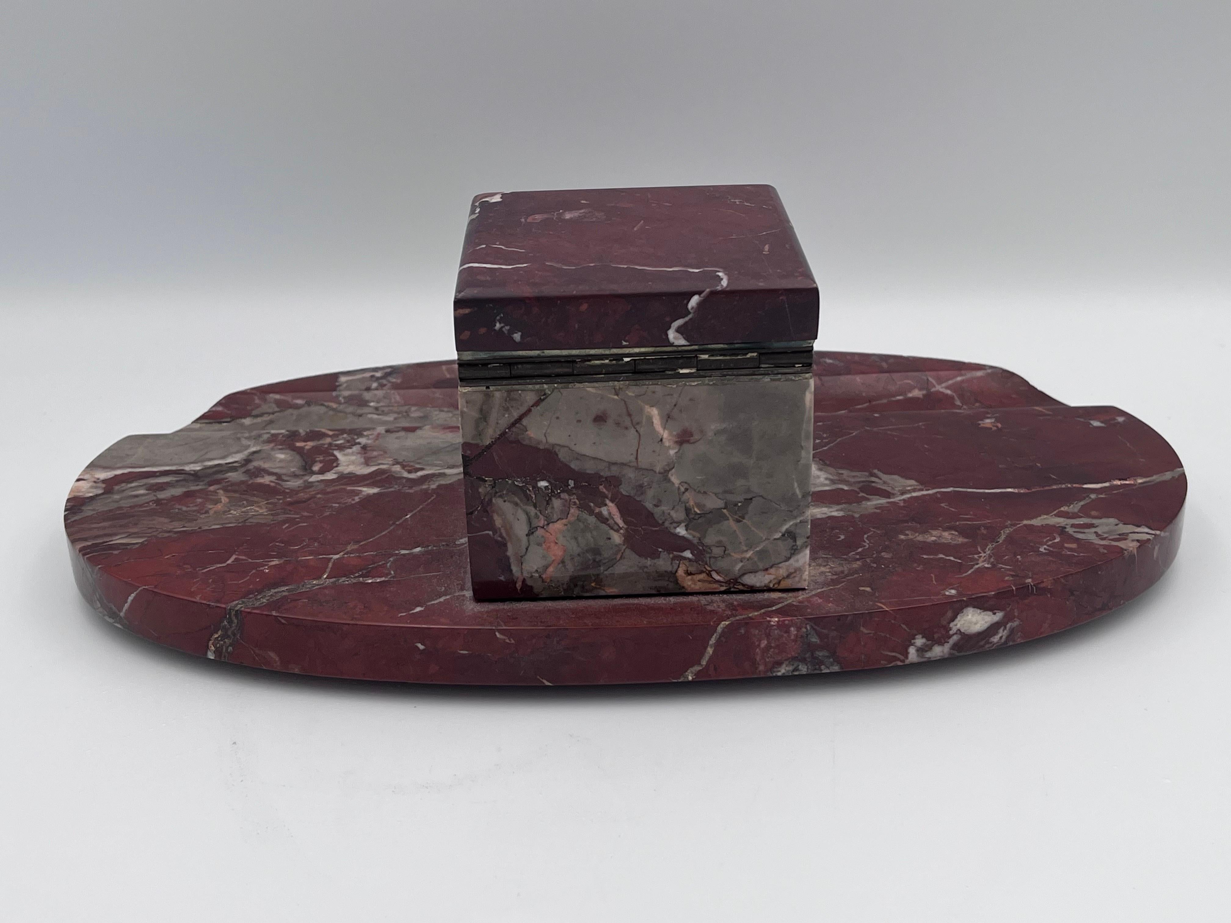 Imponente calamaio in marmo rosso Levanto Art Deco degli anni '20 e portapenne in vendita 2