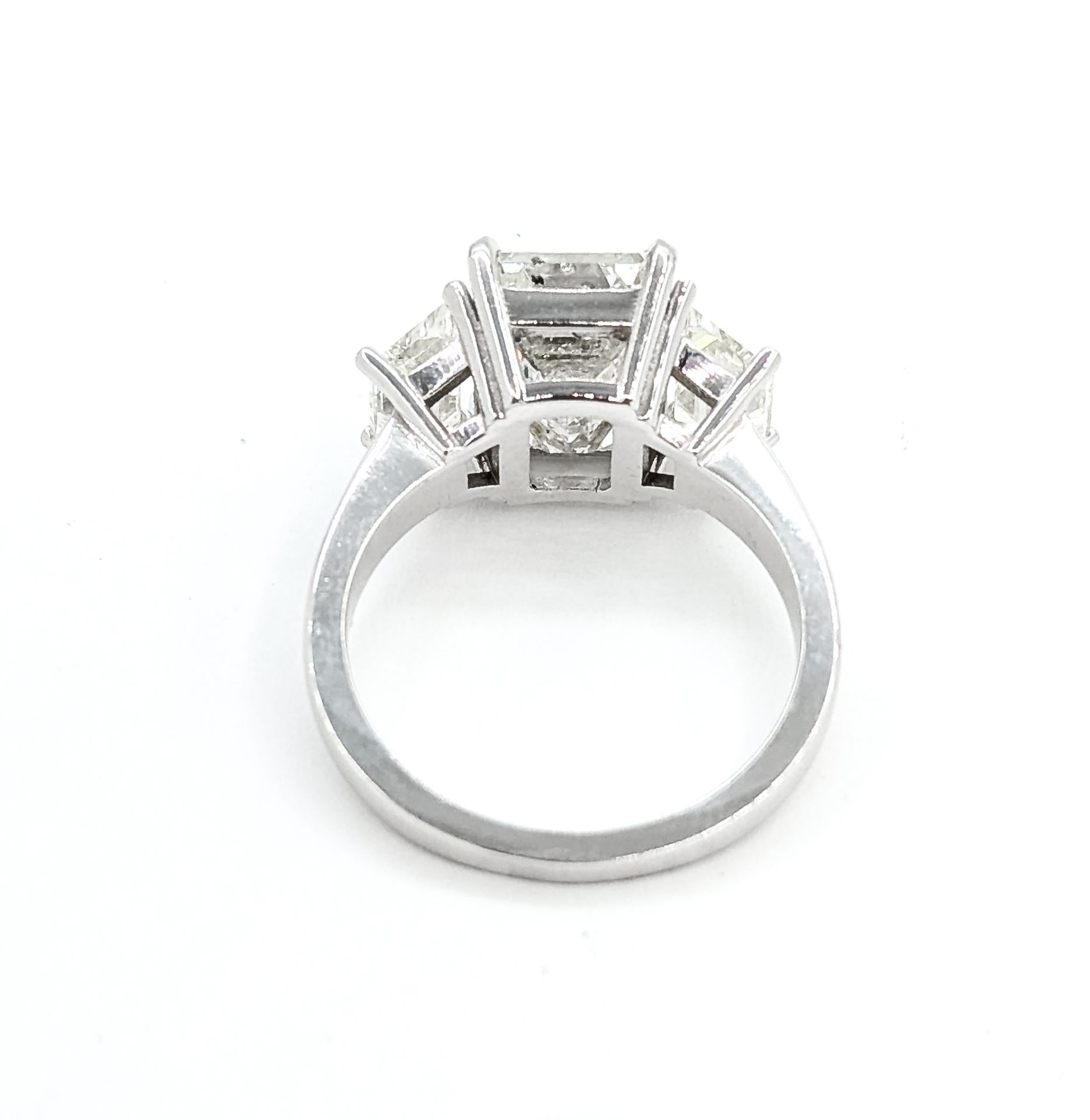 Beherrschender Diamant-Cocktailring mit 3 Steinen aus 18k Weißgold im Angebot 4