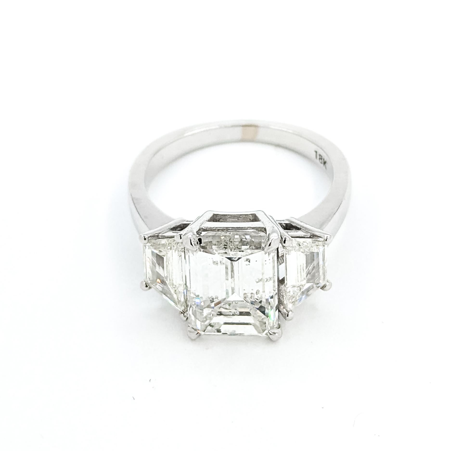 Beherrschender Diamant-Cocktailring mit 3 Steinen aus 18k Weißgold im Angebot 5