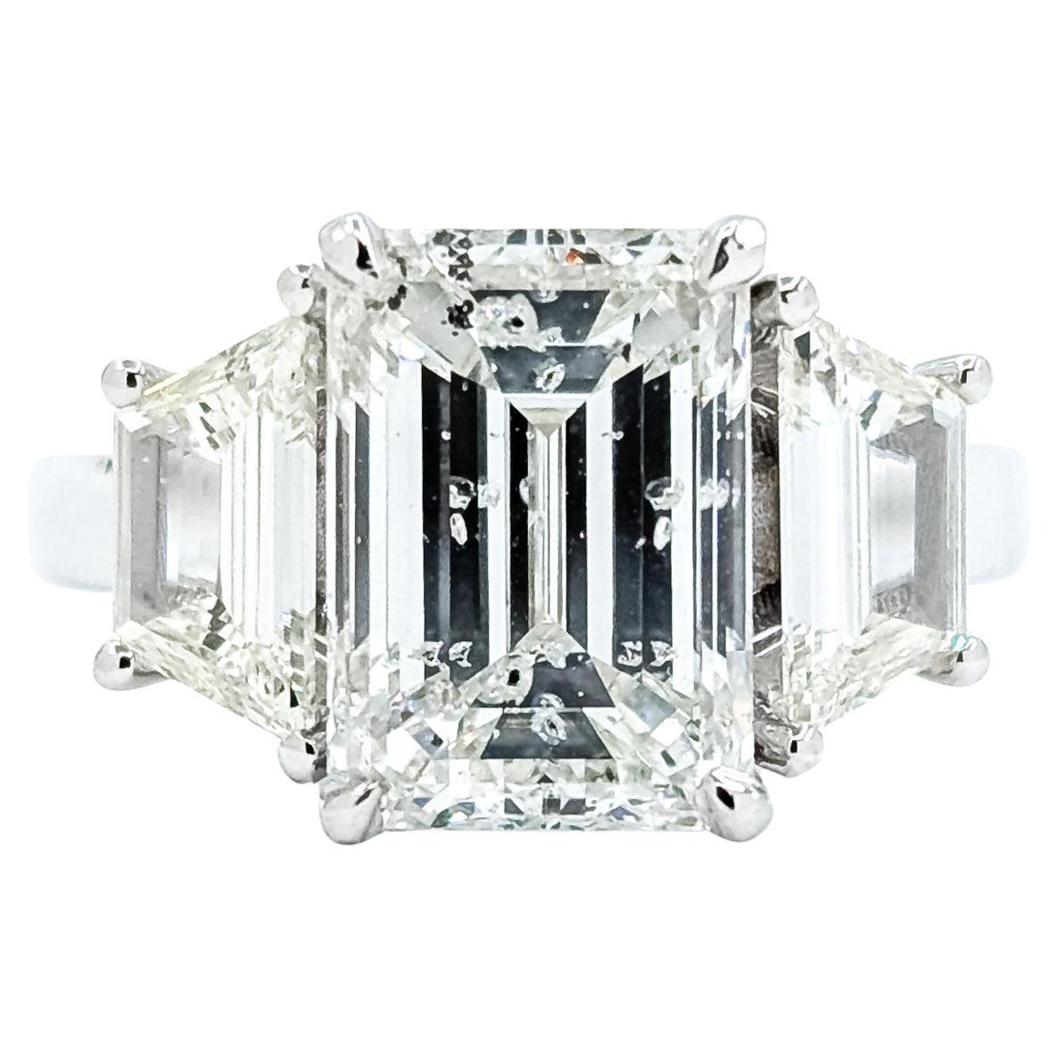 Beherrschender Diamant-Cocktailring mit 3 Steinen aus 18k Weißgold