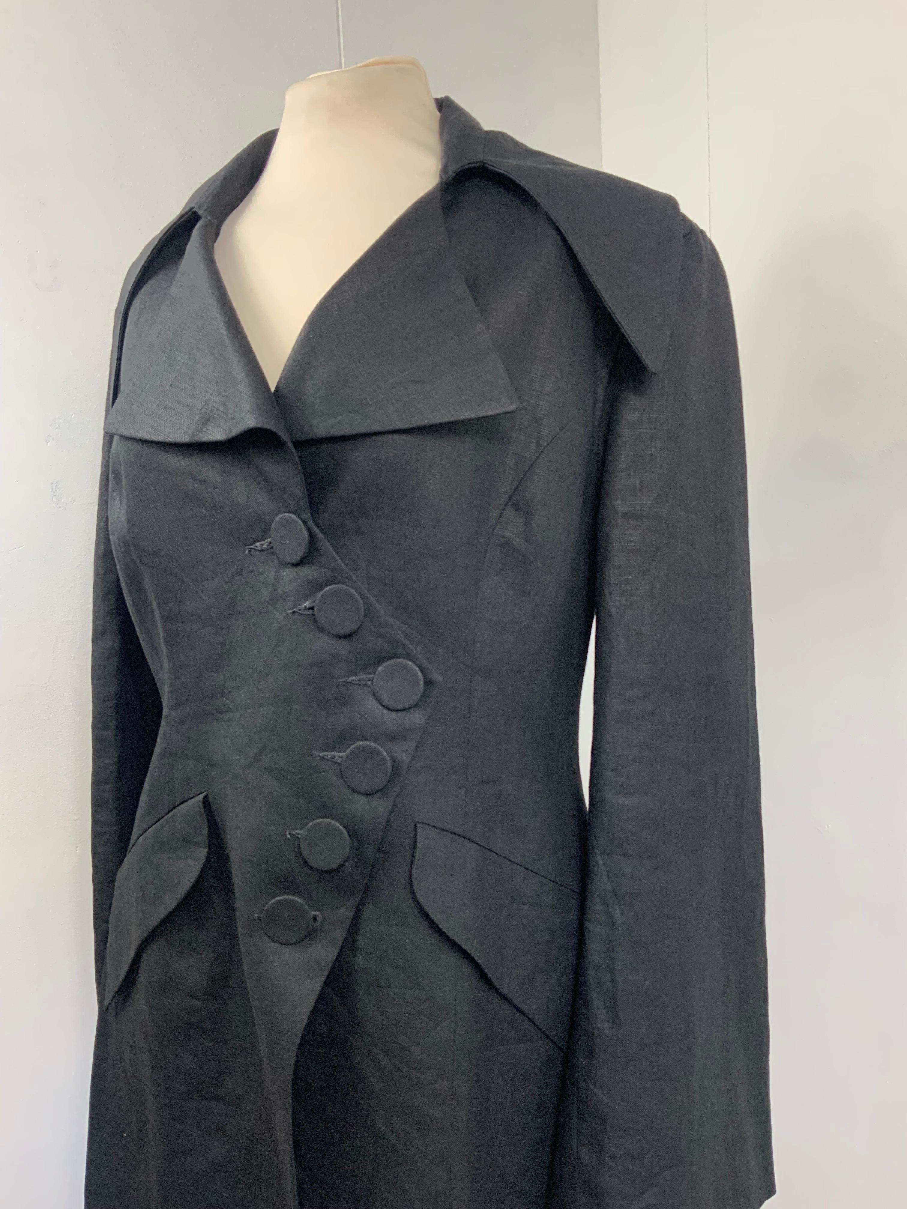Comme Ca Des HALLES jacket.
Composition tag is missing.
It’s fully lined.
Size 2. It fits an Italian 44.
Shoulders 44 cm
Bust 44 cm
Length 82 cm
Sleeves 62 cm
Conditions: very good - it shows normal use signs.