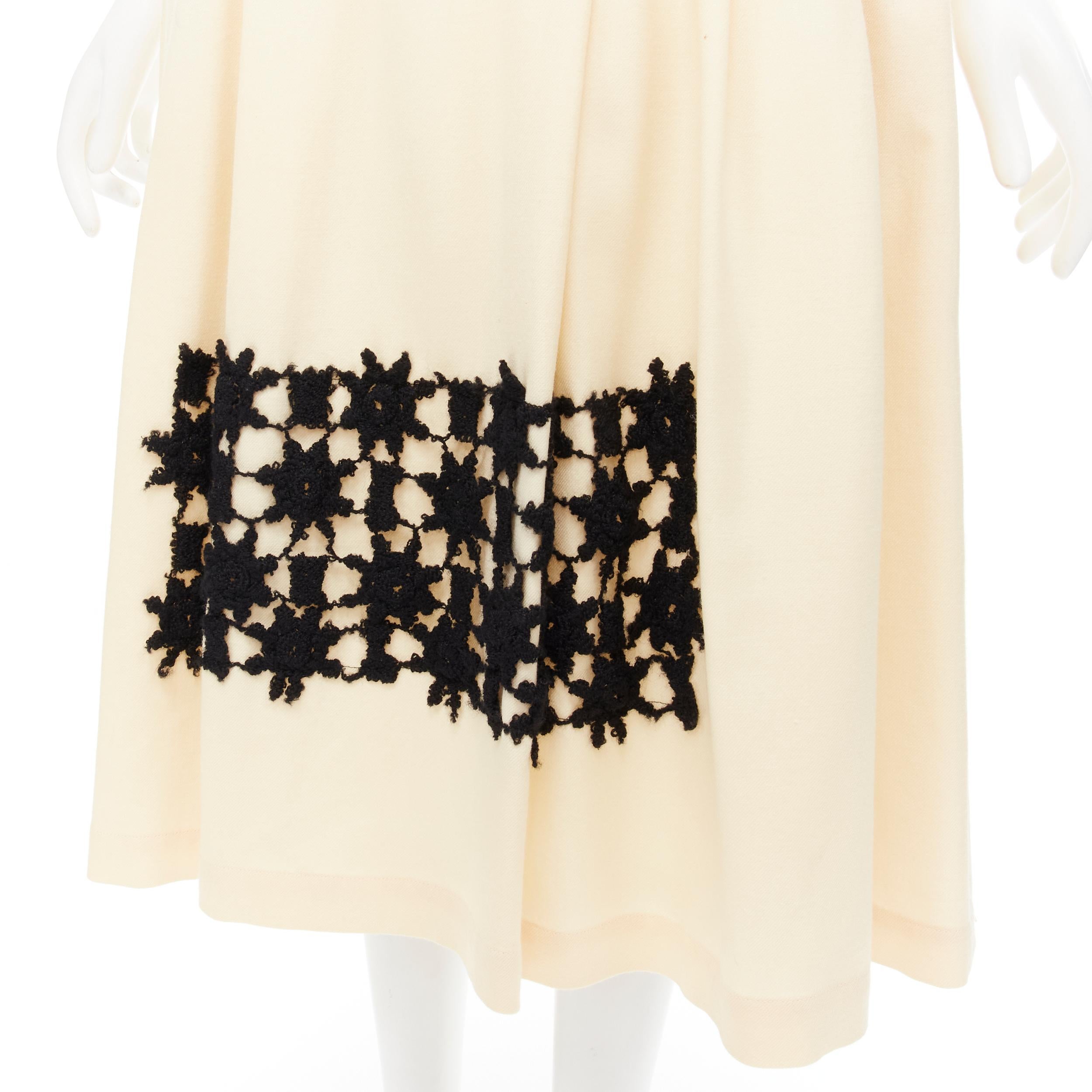 COMME DES GARCINS 1988 Runway Vintage cream black lattice lace flared skirt S 
Reference: CRTI/A00645 
Brand: Comme Des Garcons 
Designer: Rei Kawakubo 
Collection: 1988 Runway 
Material: Wool 
Color: Beige 
Pattern: Solid 
Closure: Button 
Extra