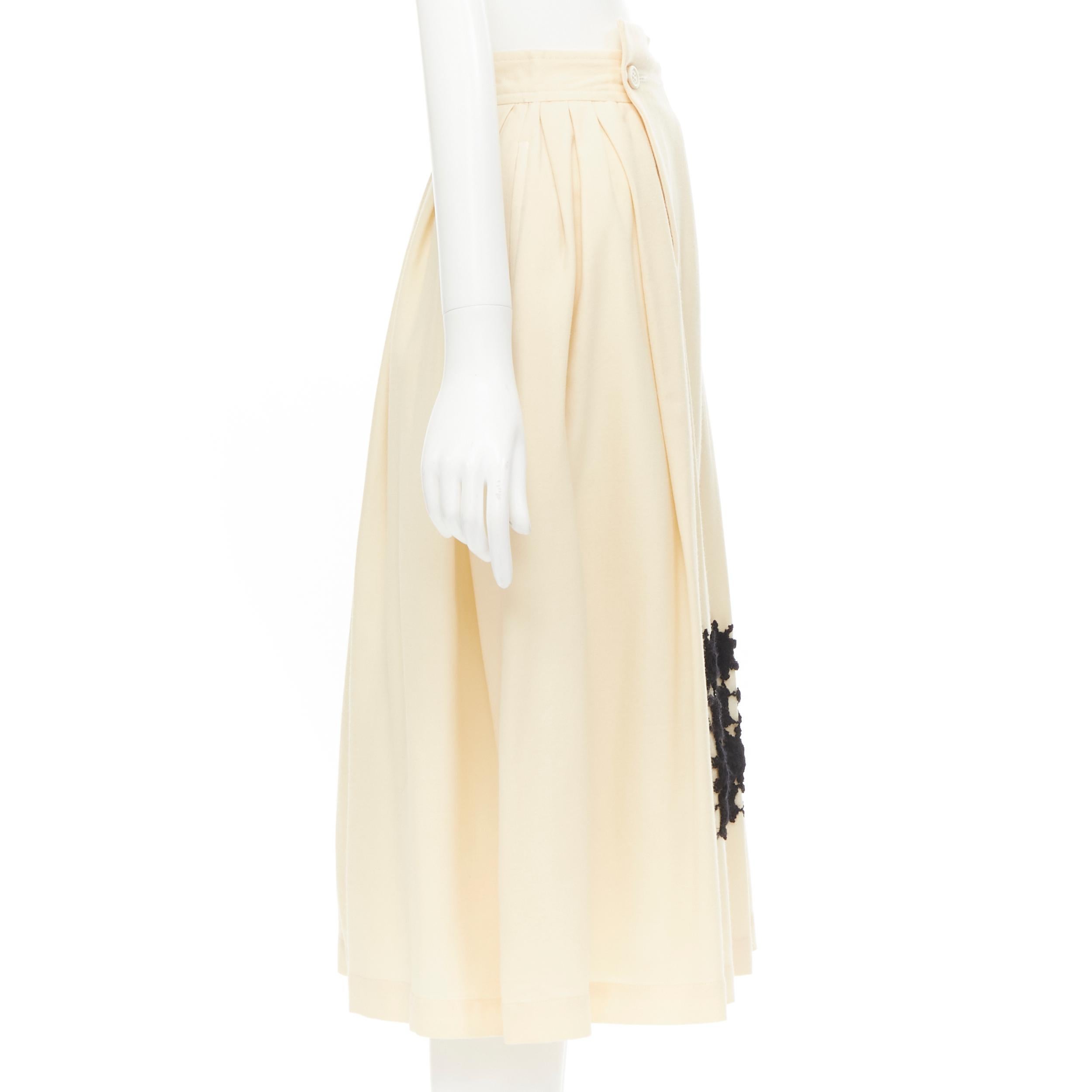 COMME DES GARCINS 1988 Runway Vintage cream black lattice lace flared skirt S In Good Condition For Sale In Hong Kong, NT
