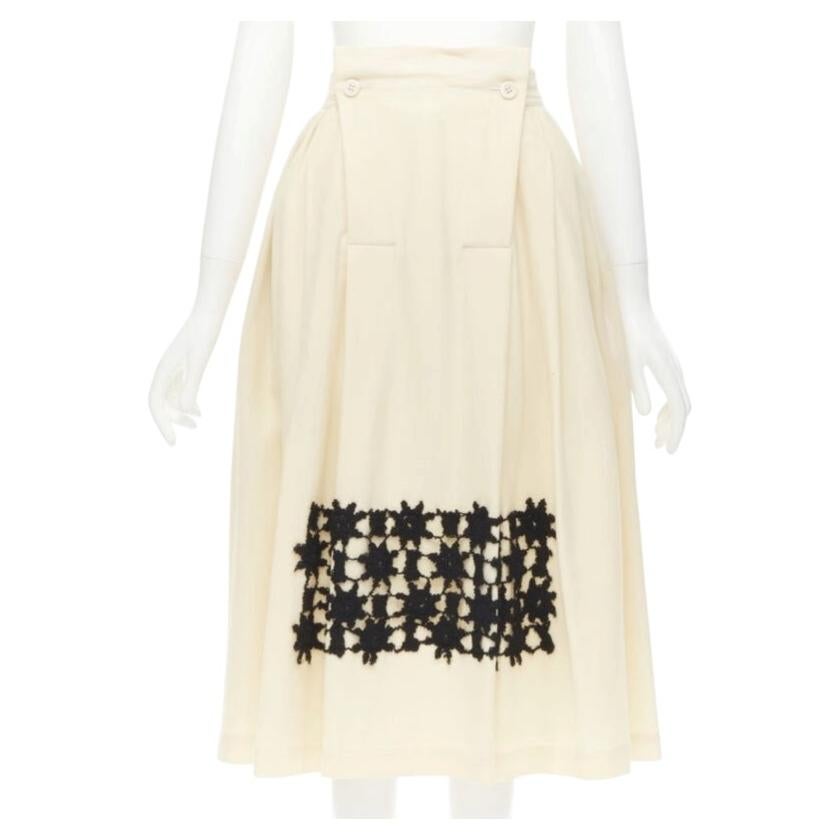 COMME DES GARCINS 1988 Runway Vintage crème noir jupe évasée en dentelle treillis S en vente