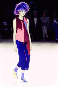 Conjunto de pantalón con bloques de color rosa de Comme des Garçons, primavera de 1996, pasarela