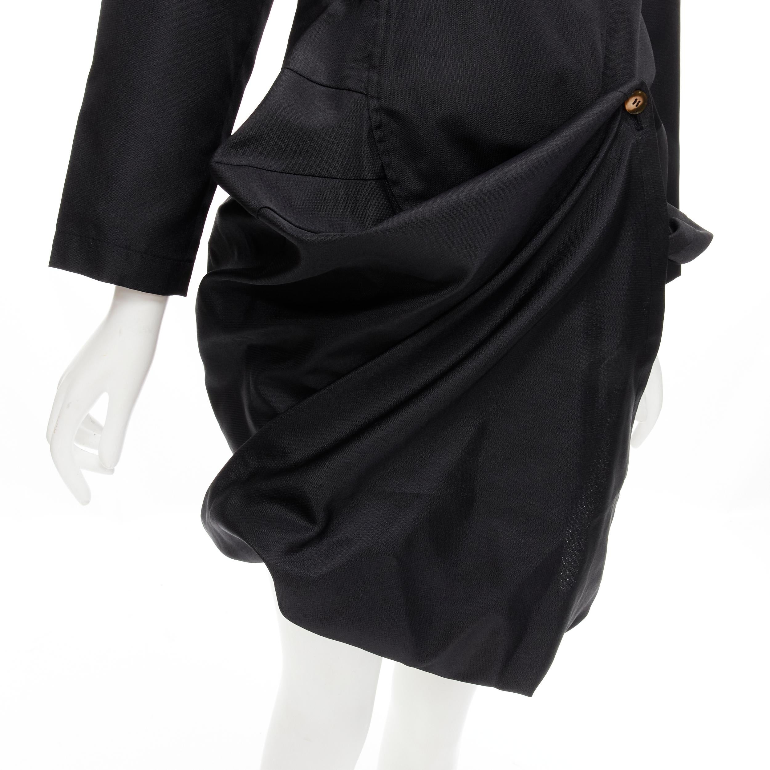 COMME DES GARCONS Robe jupe drapée noire vintage à boutons et coupe incurvée, Taille S, années 1980 en vente 3