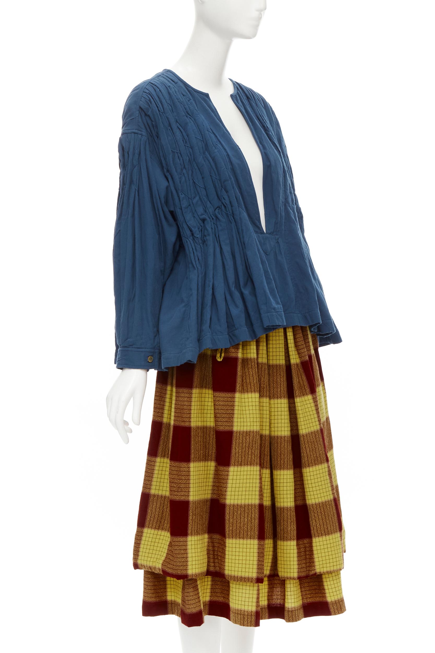 COMME DES GARCONS 1980's Vintage blue shirred stitch top layered checked skirt M
Brand: Comme Des Garcons
Designer: Rei Kawakubo
Material: Cotton
Color: Blue
Pattern: Checkered
Closure: Zip
Extra Detail: Top: Double faced cotton for a padded